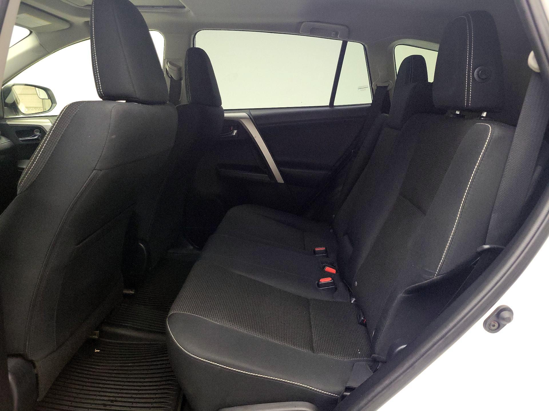 Thumbnail: 2017 Toyota RAV4 - 20