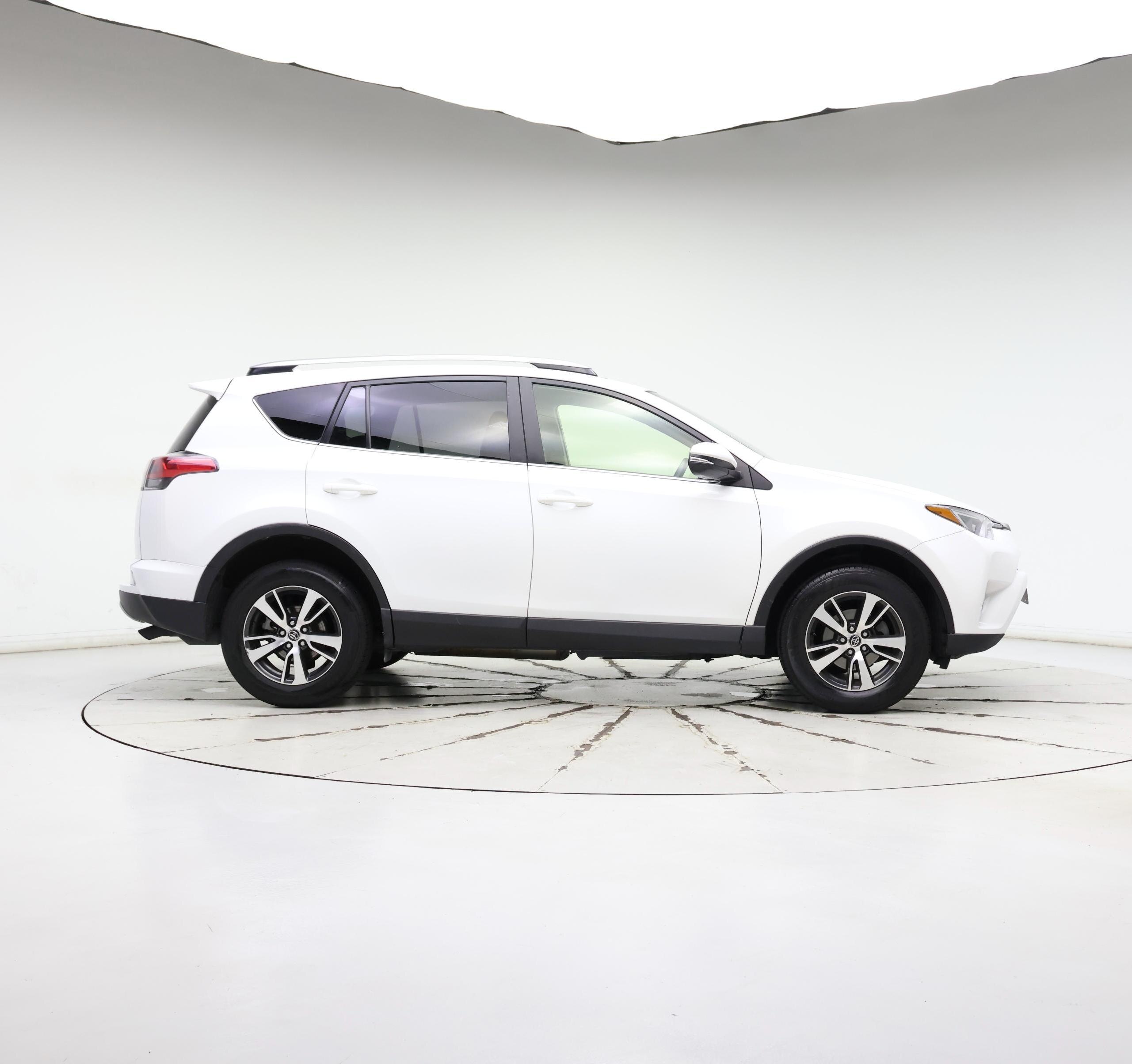 Thumbnail: 2017 Toyota RAV4 - 7