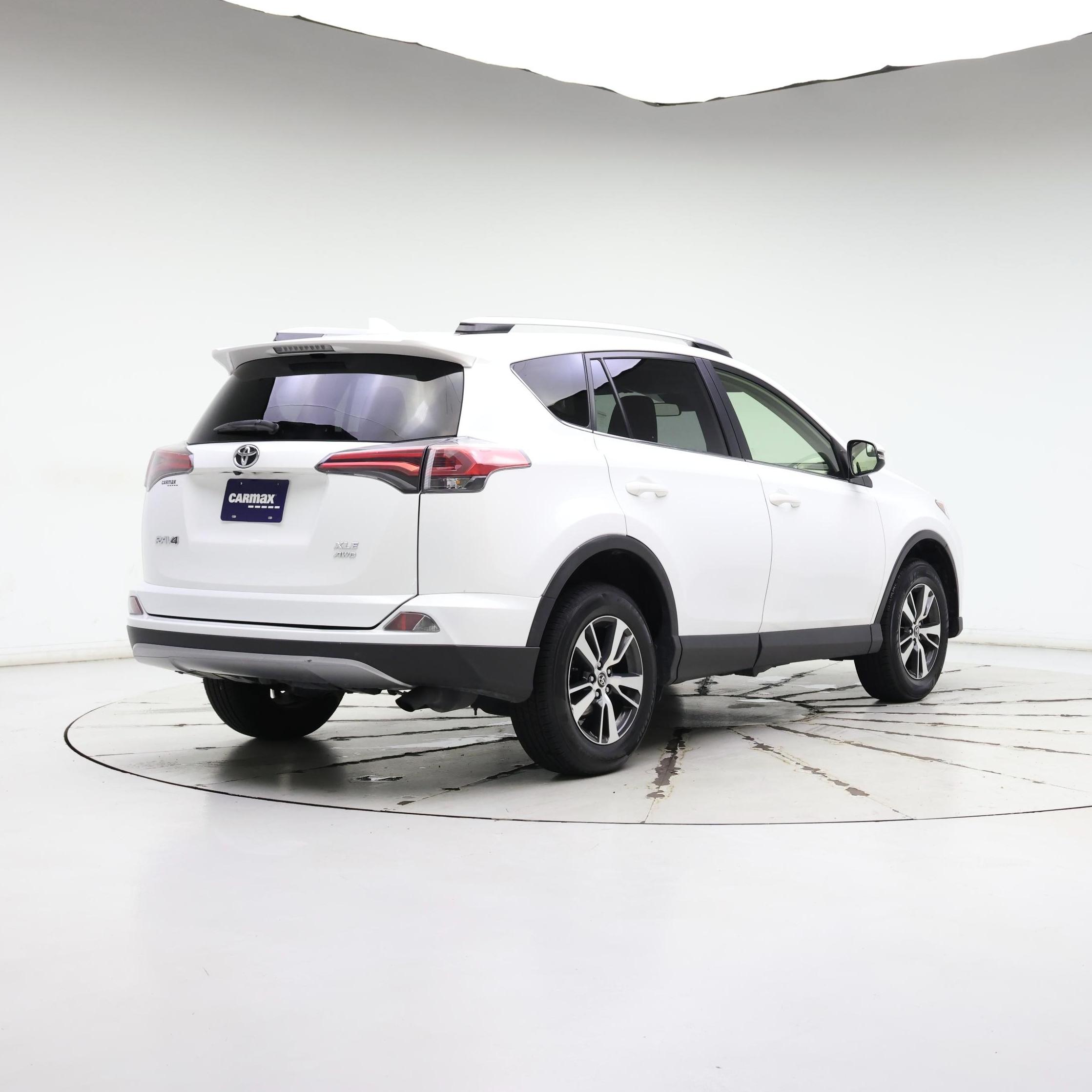 Thumbnail: 2017 Toyota RAV4 - 8