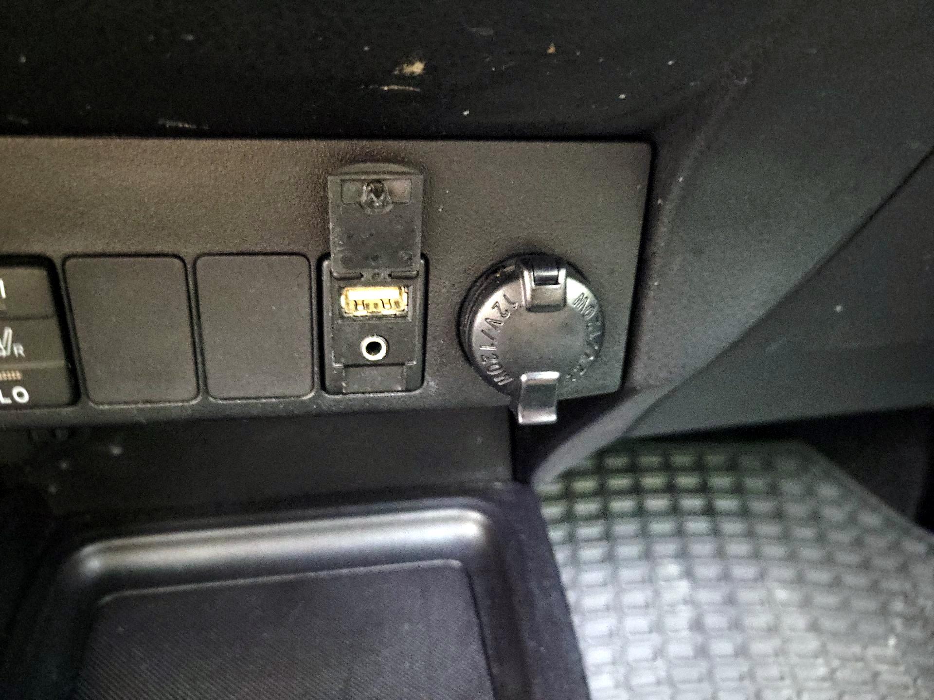 Thumbnail: 2013 Toyota RAV4 - 18