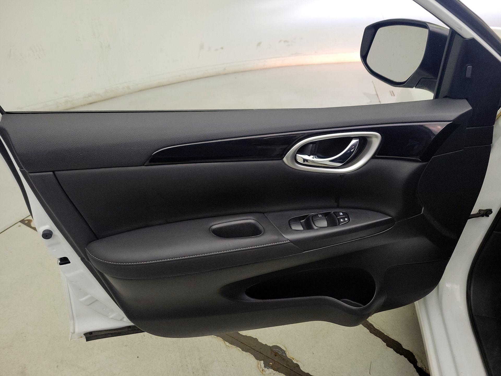 Thumbnail: 2017 Nissan Sentra - 12