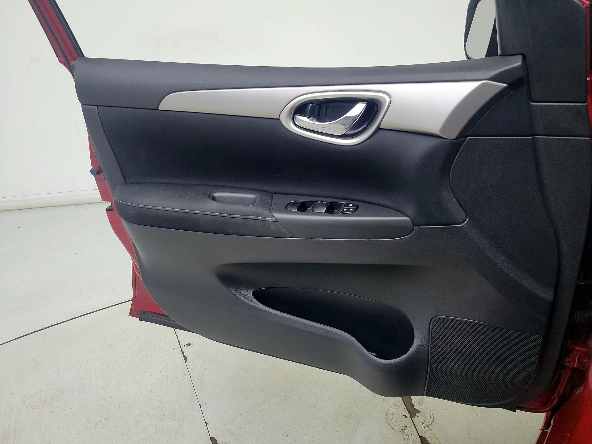 Thumbnail: 2015 Nissan Sentra - 12