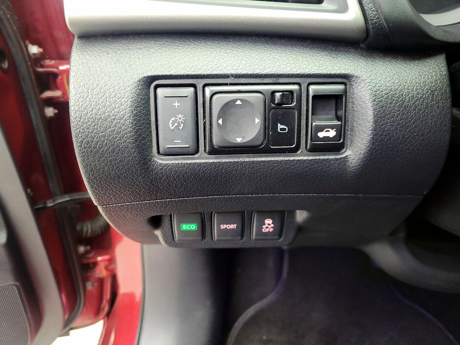 Thumbnail: 2015 Nissan Sentra - 13