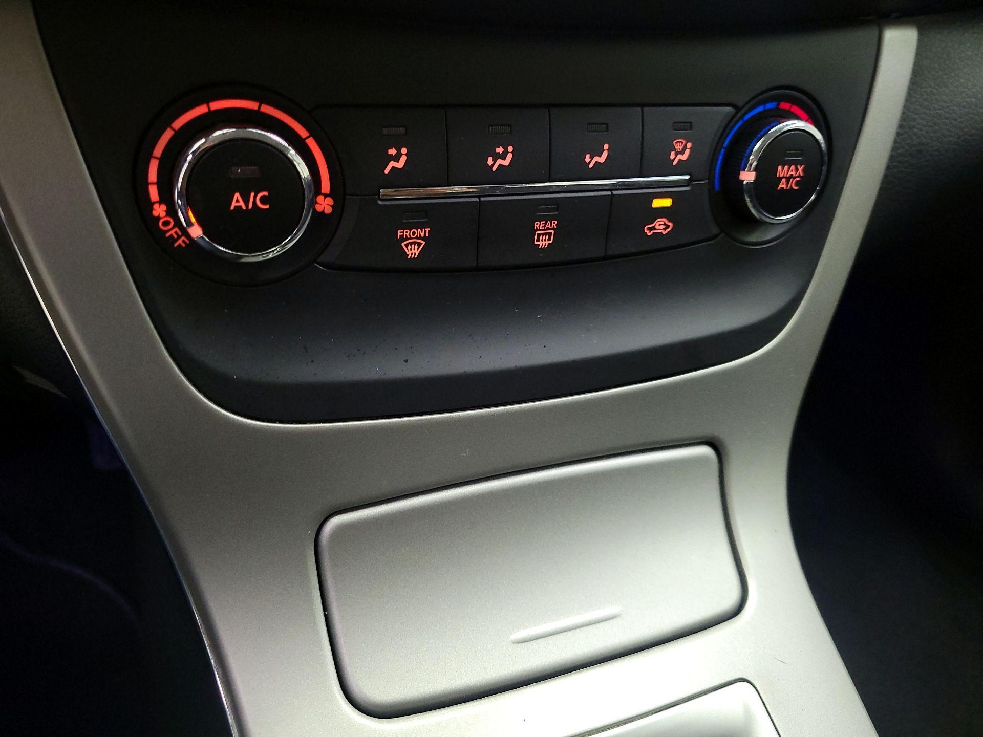 Thumbnail: 2015 Nissan Sentra - 17