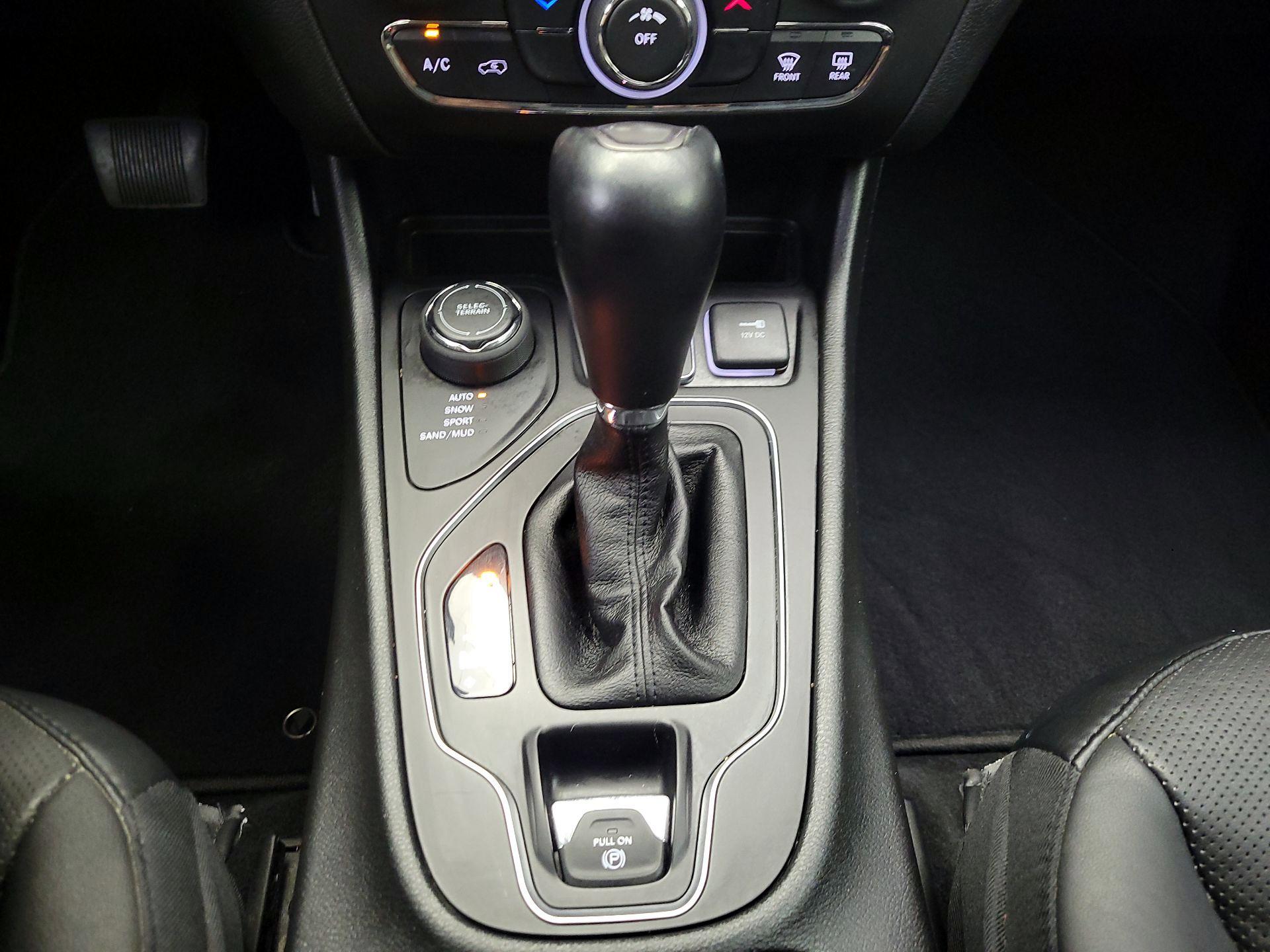 Thumbnail: 2021 Jeep Cherokee - 17