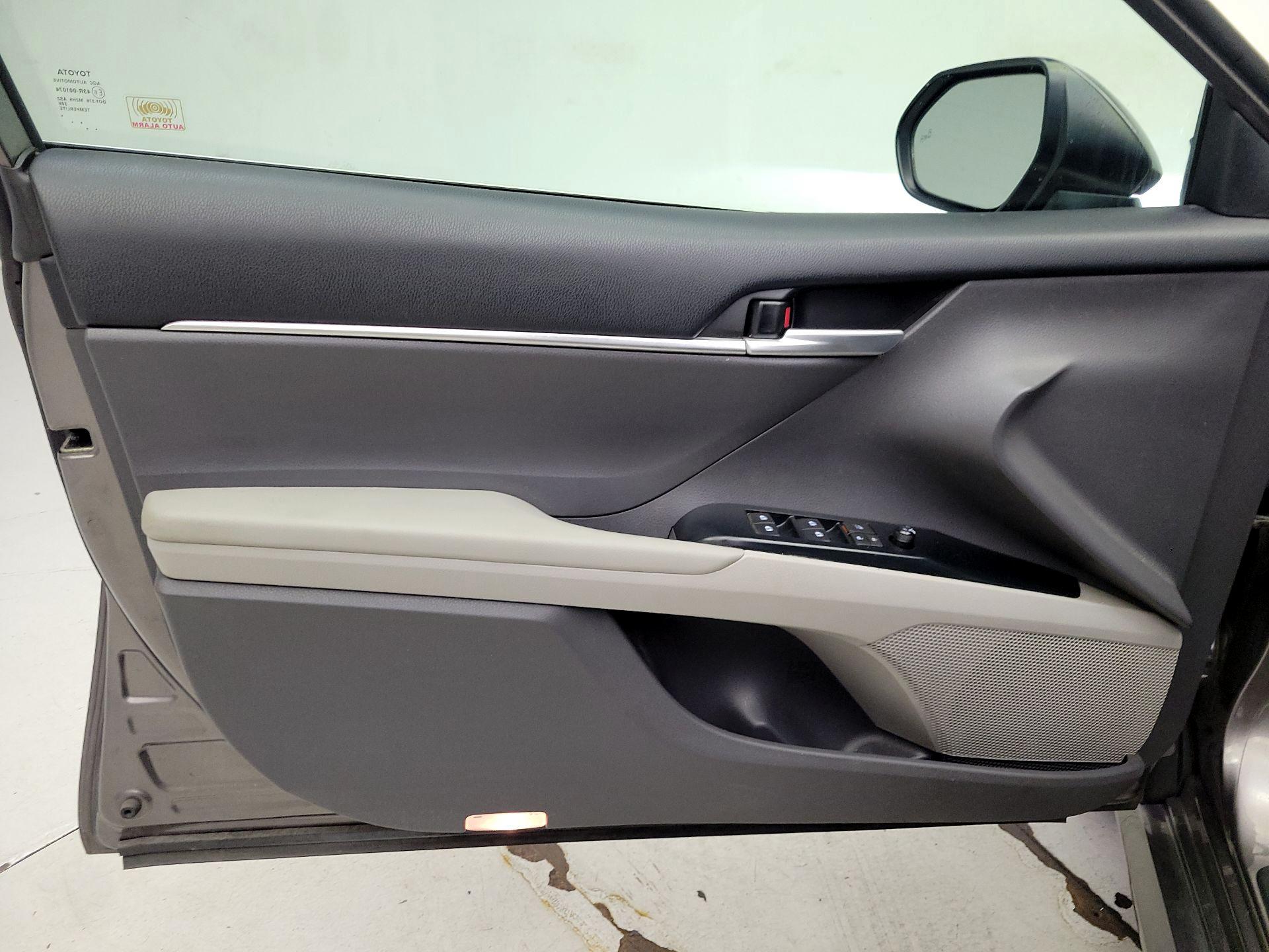 Thumbnail: 2018 Toyota Camry - 12