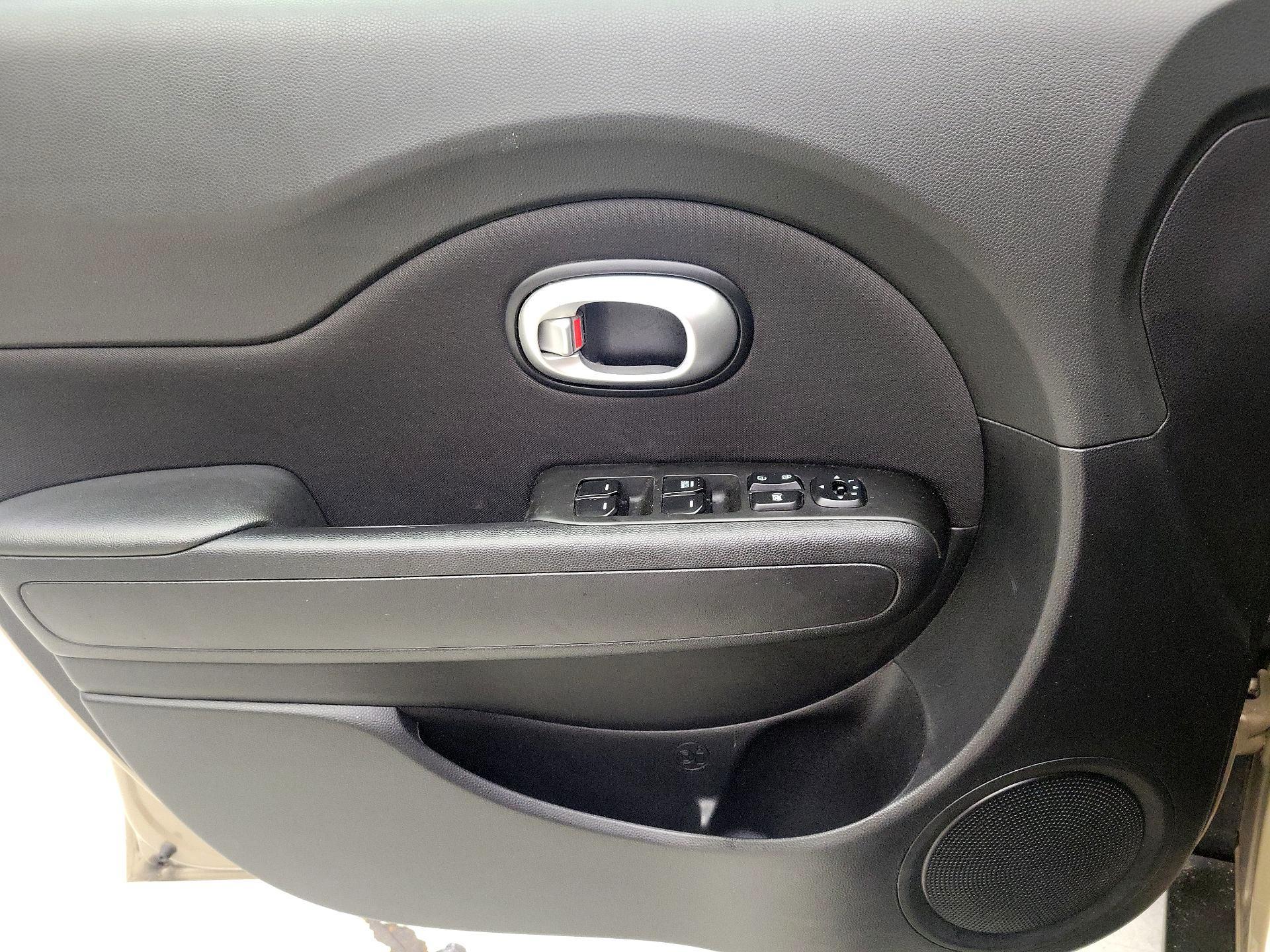Thumbnail: 2016 Kia Soul - 12