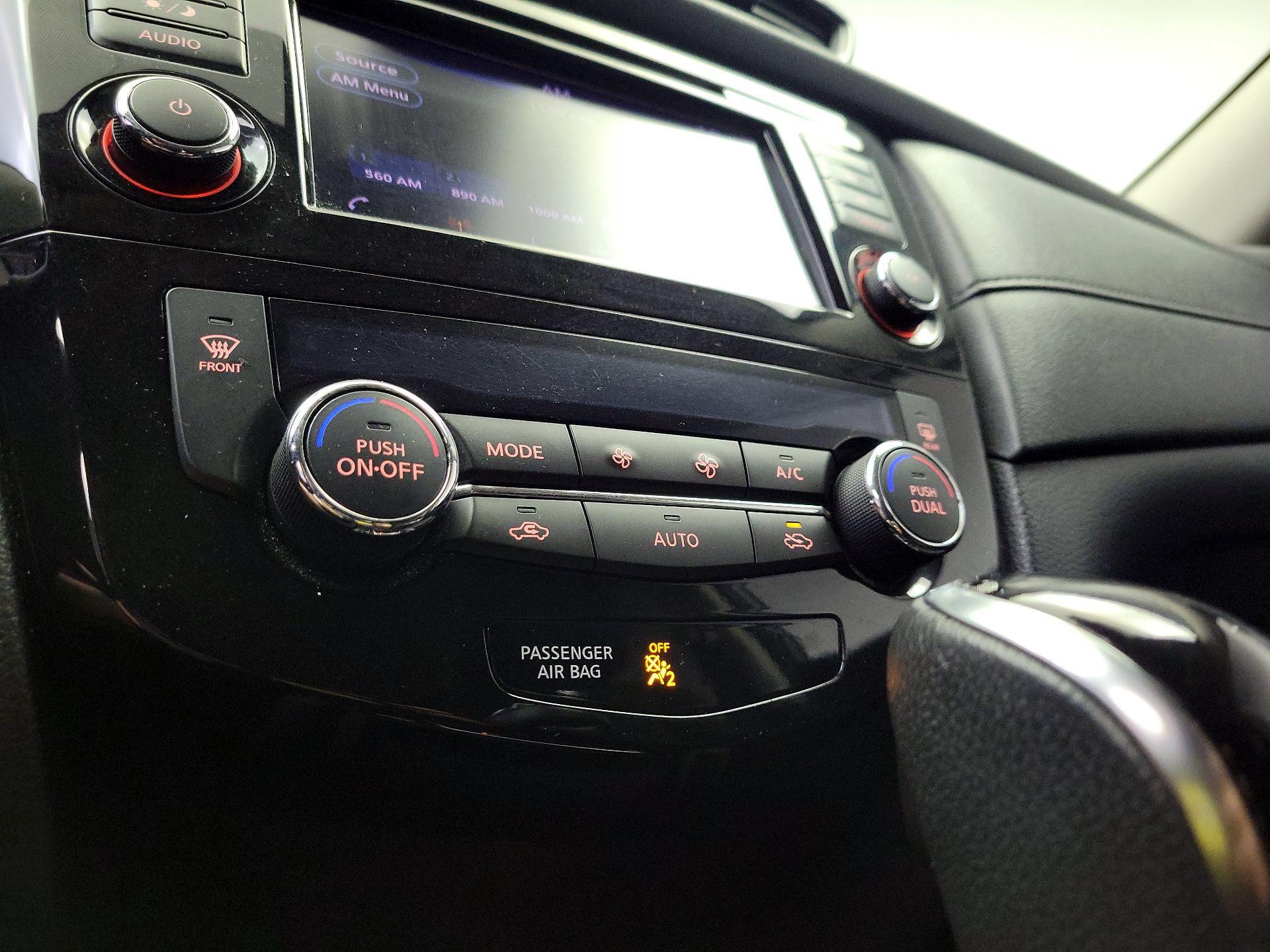 Thumbnail: 2019 Nissan Rogue - 16