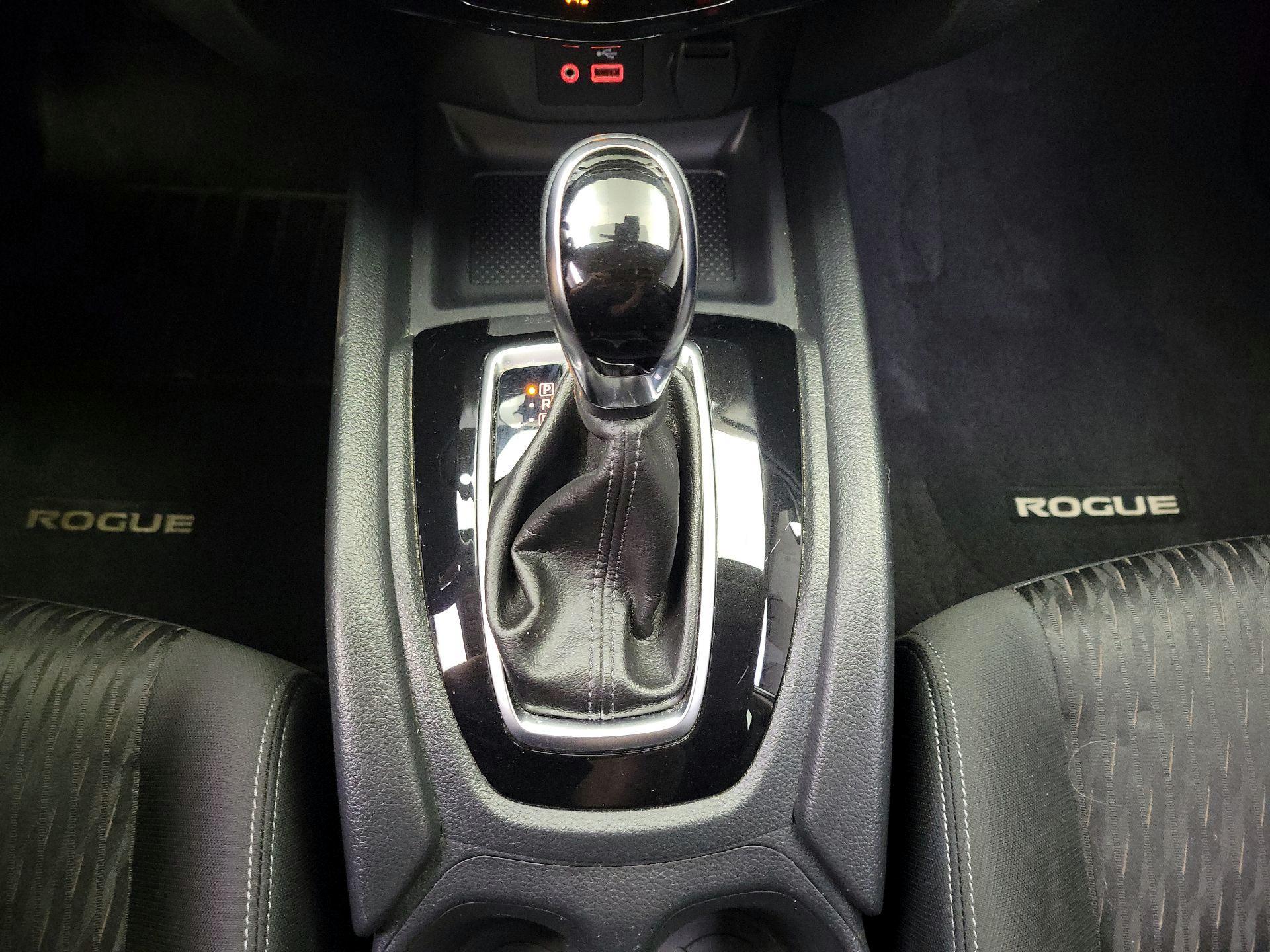 Thumbnail: 2019 Nissan Rogue - 17