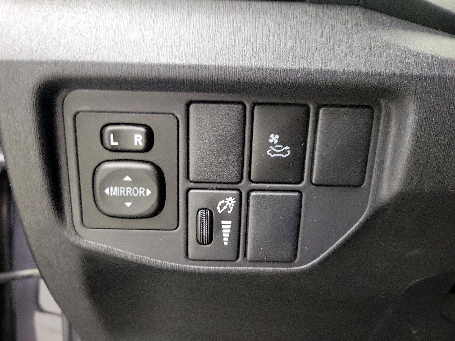 Thumbnail: 2015 Toyota Prius - 13