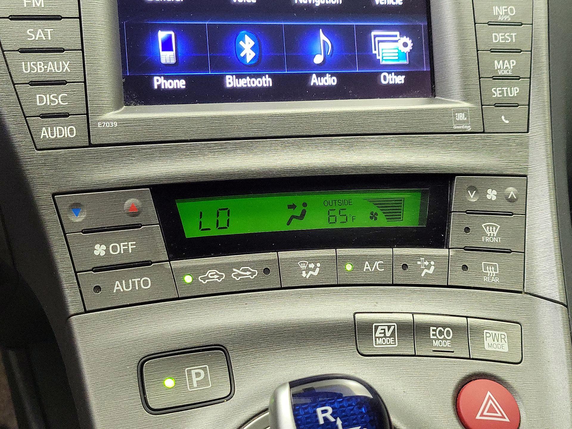 Thumbnail: 2015 Toyota Prius - 17