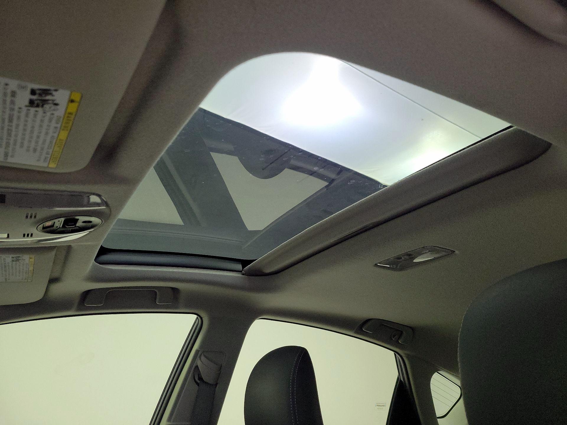 Thumbnail: 2015 Toyota Prius - 20