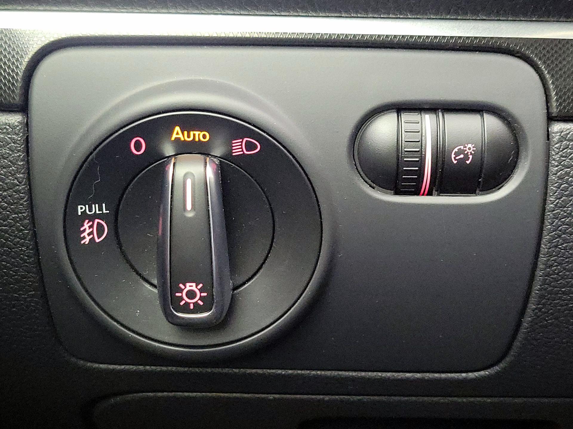 Thumbnail: 2015 Volkswagen Eos - 13