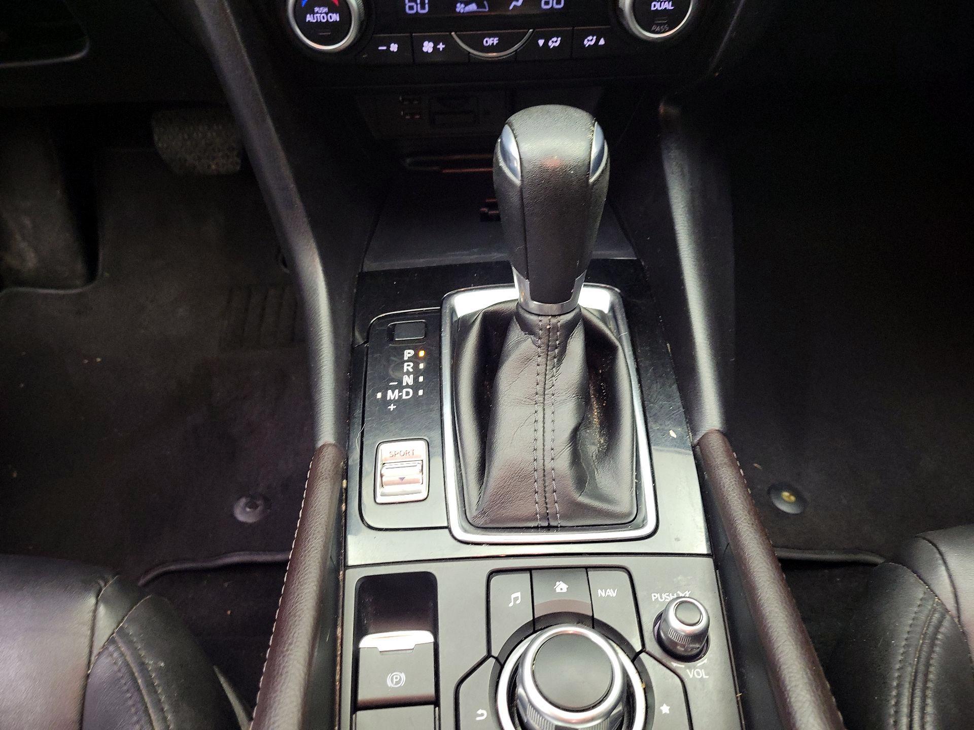 Thumbnail: 2017 Mazda Mazda3 - 18