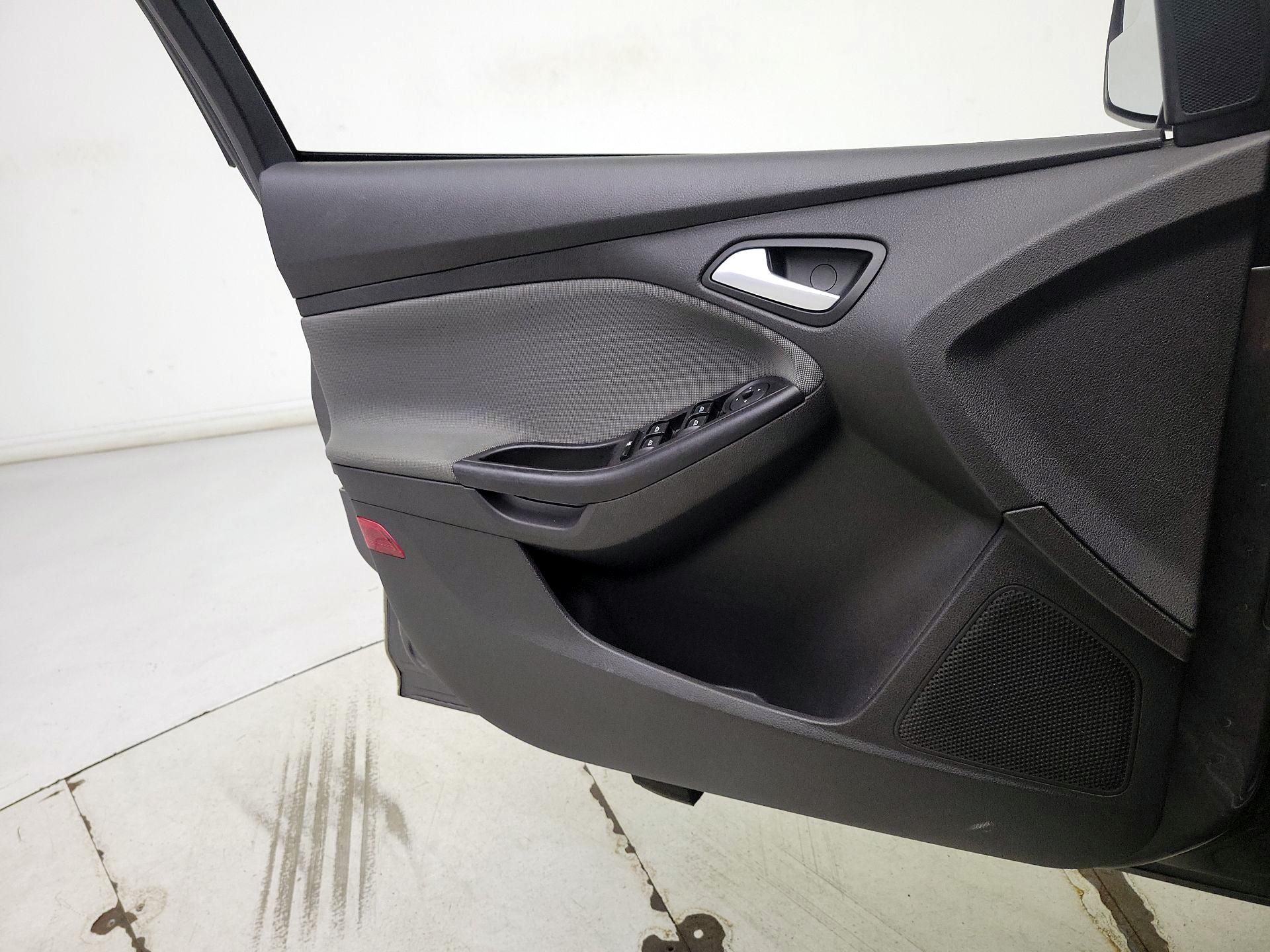Thumbnail: 2013 Ford Focus - 12