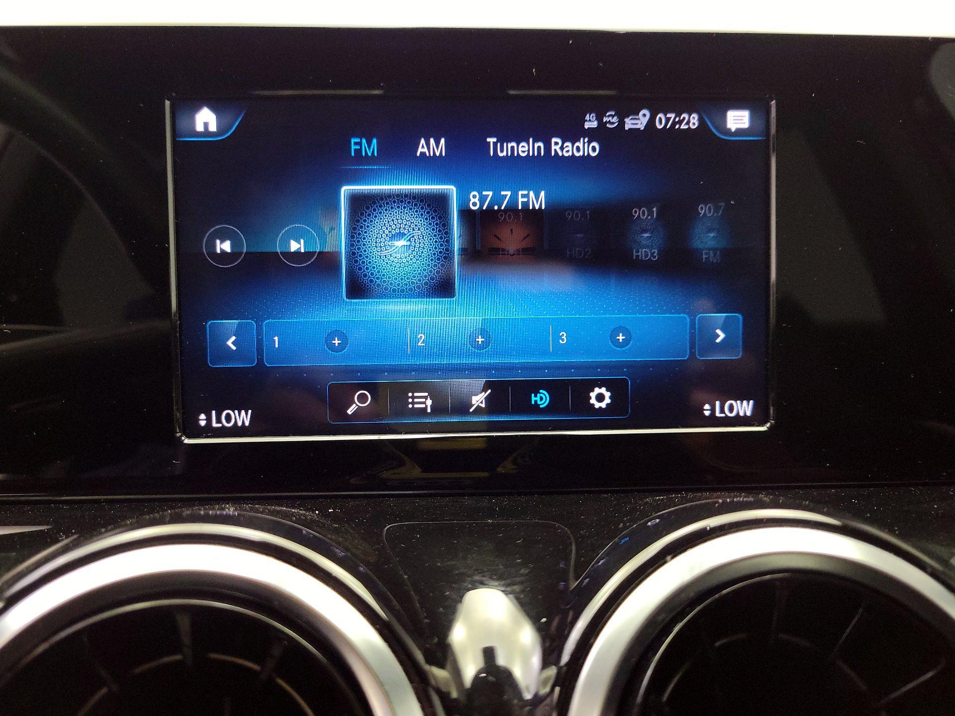 Thumbnail: 2020 Mercedes-Benz GLB - 15