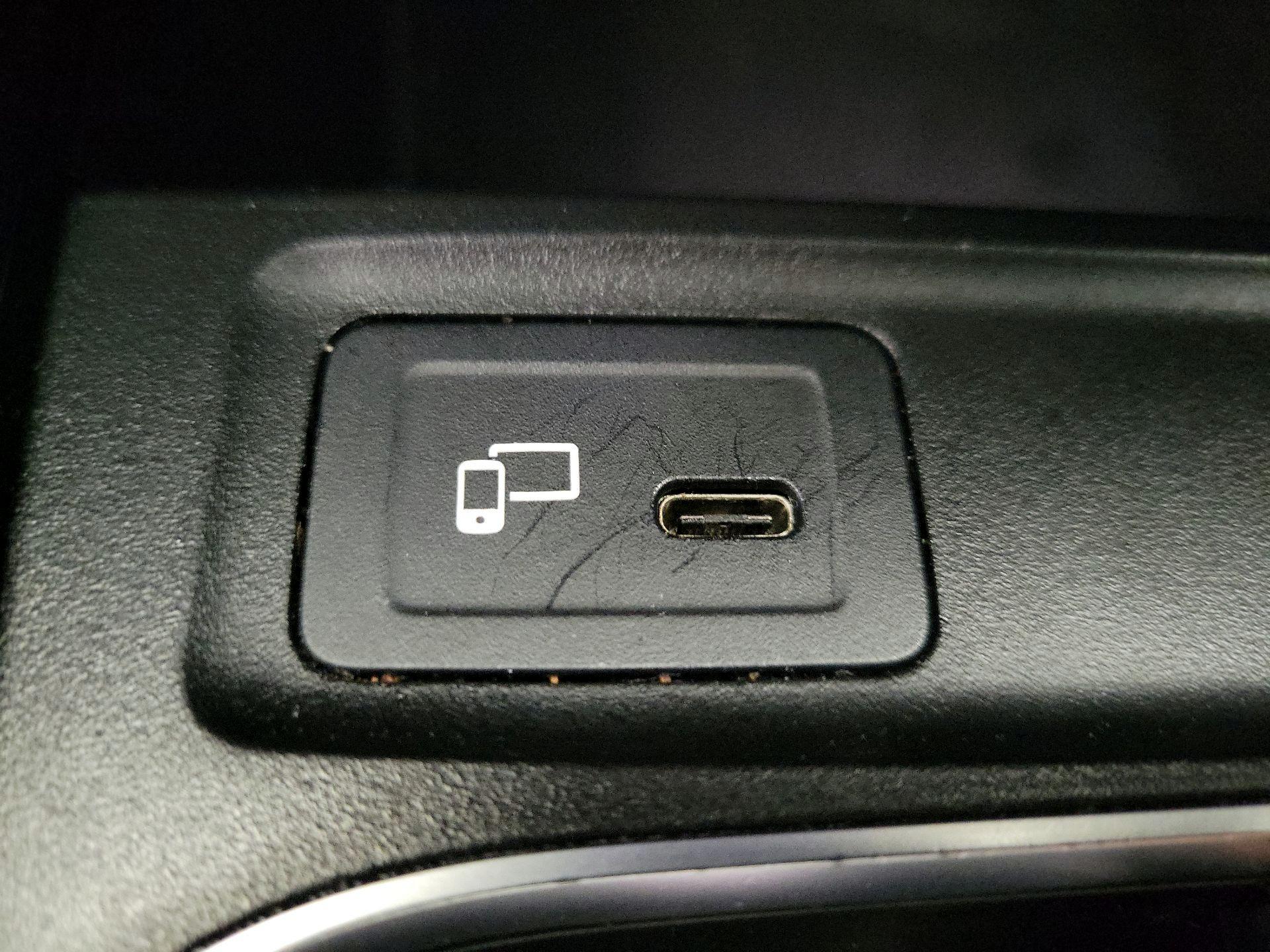 Thumbnail: 2020 Mercedes-Benz GLB - 18