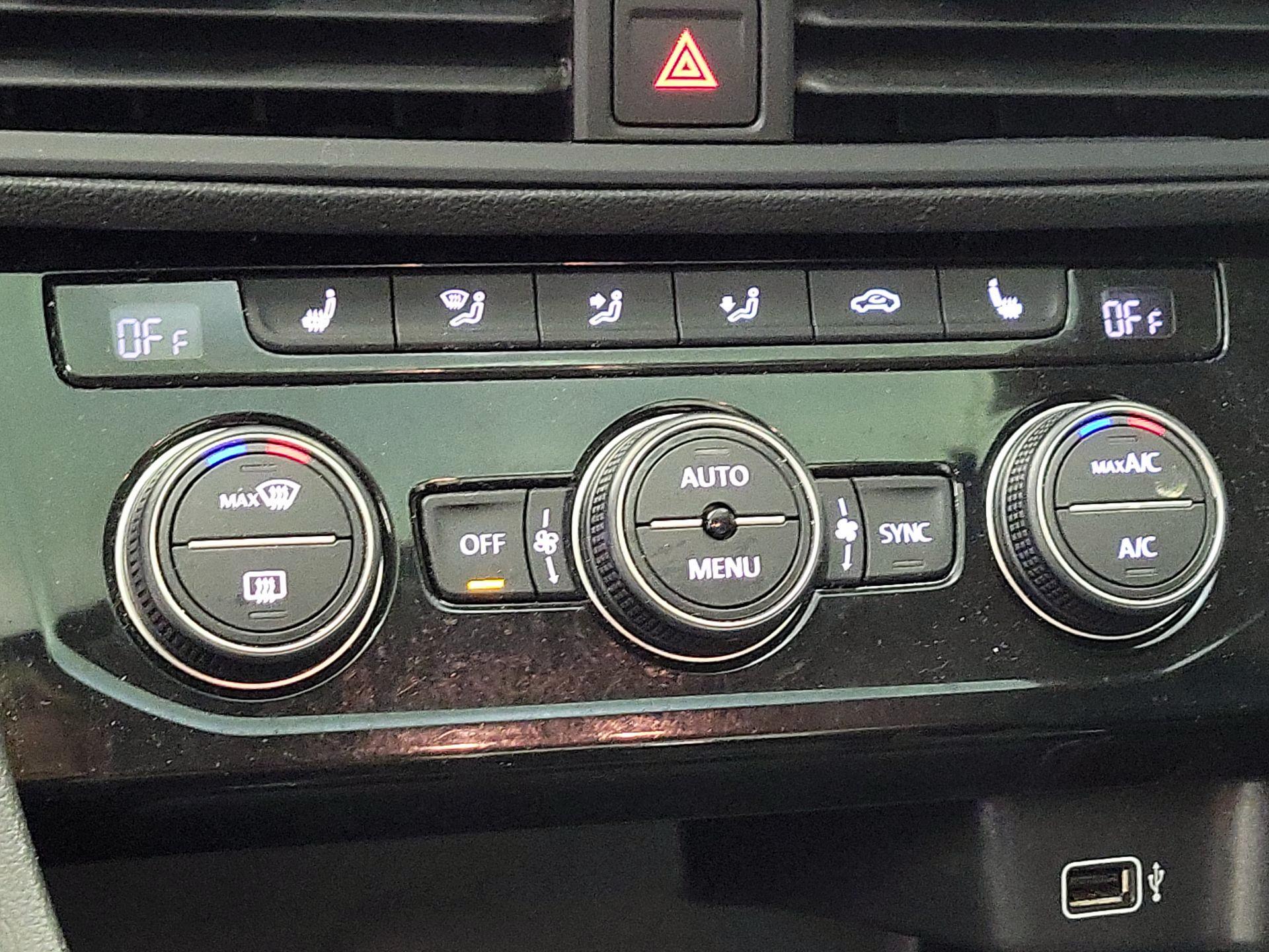 Thumbnail: 2019 Volkswagen Jetta - 16