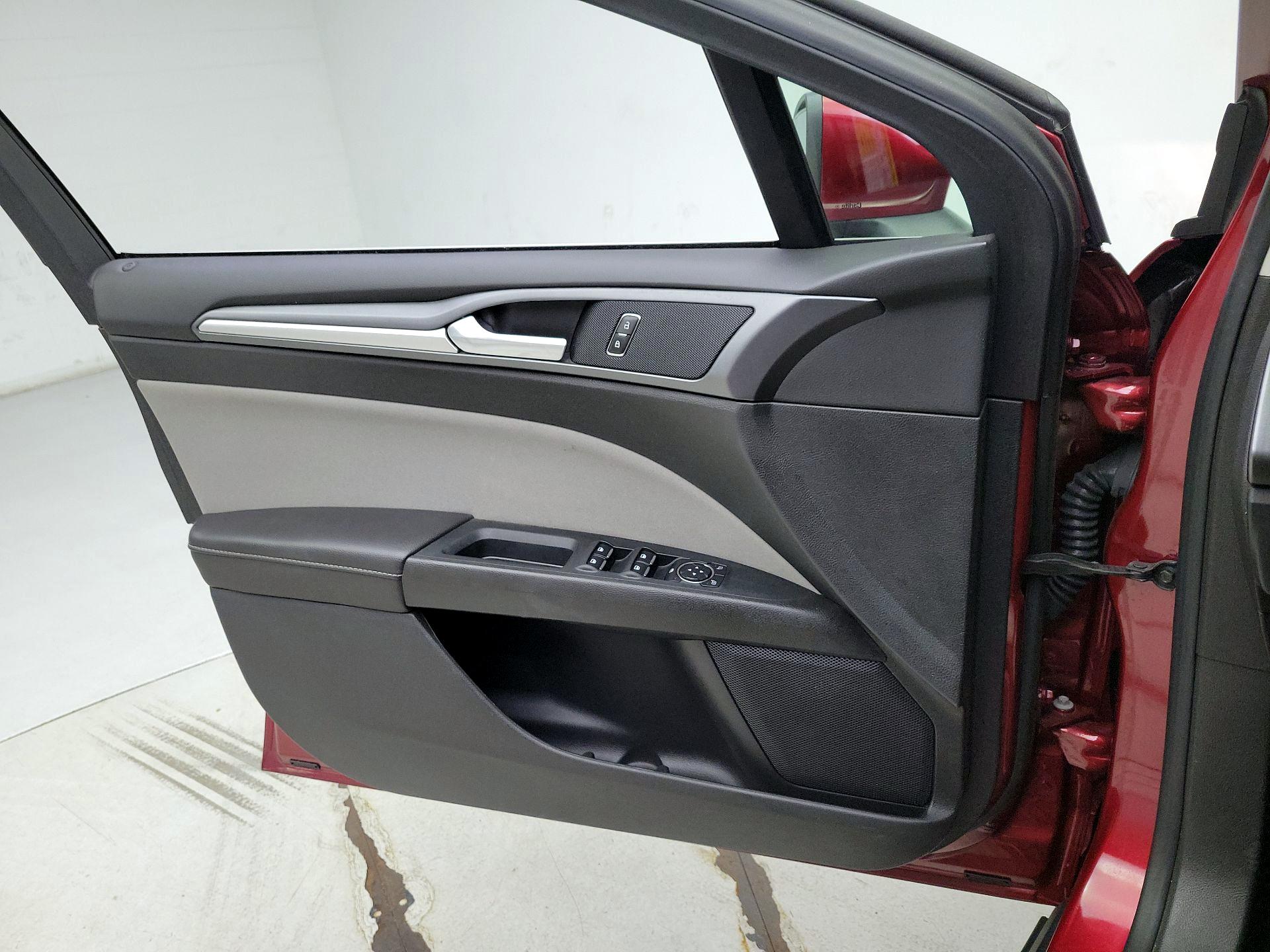 Thumbnail: 2013 Ford Fusion - 12