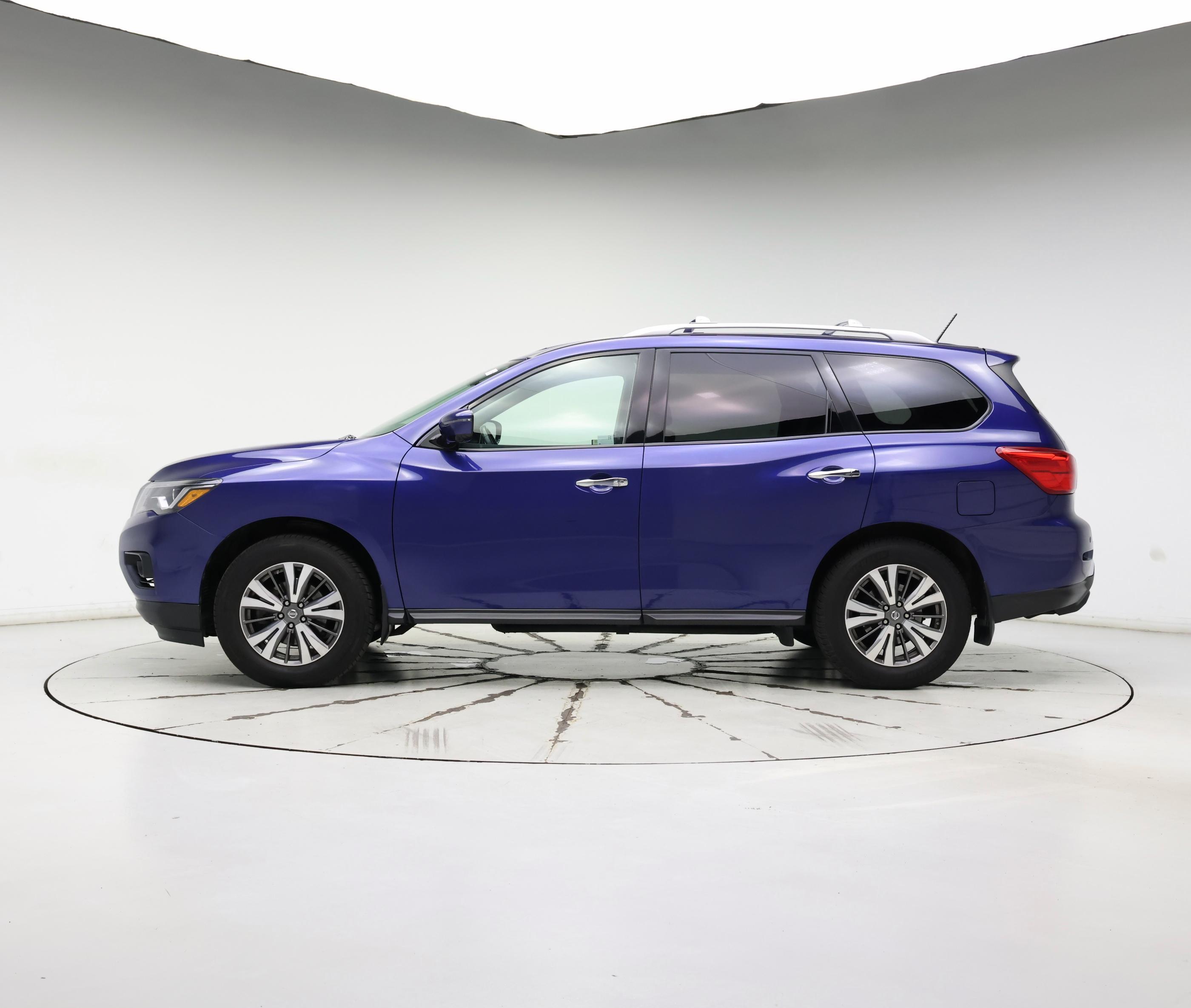 Thumbnail: 2017 Nissan Pathfinder - 3