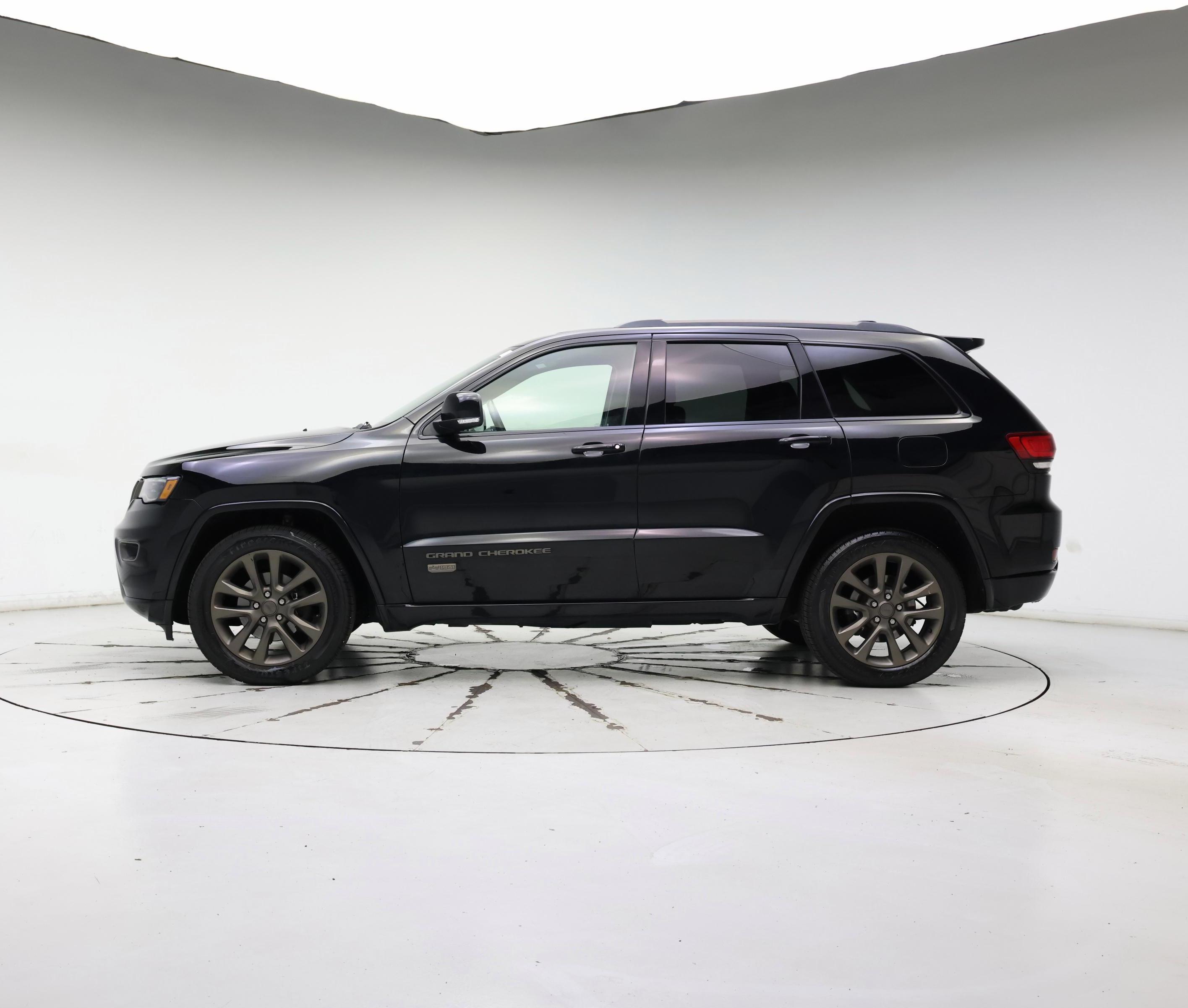 Thumbnail: 2017 Jeep Grand Cherokee - 3