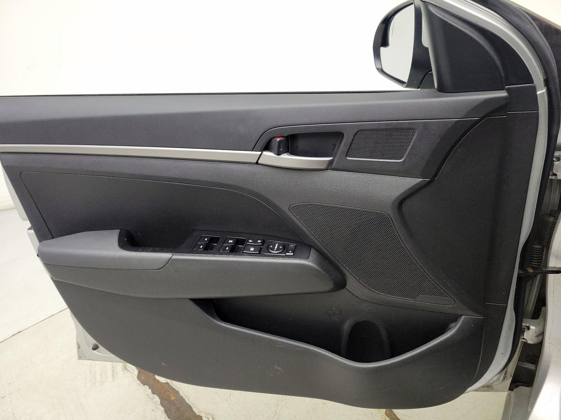 Thumbnail: 2018 Hyundai Elantra - 12