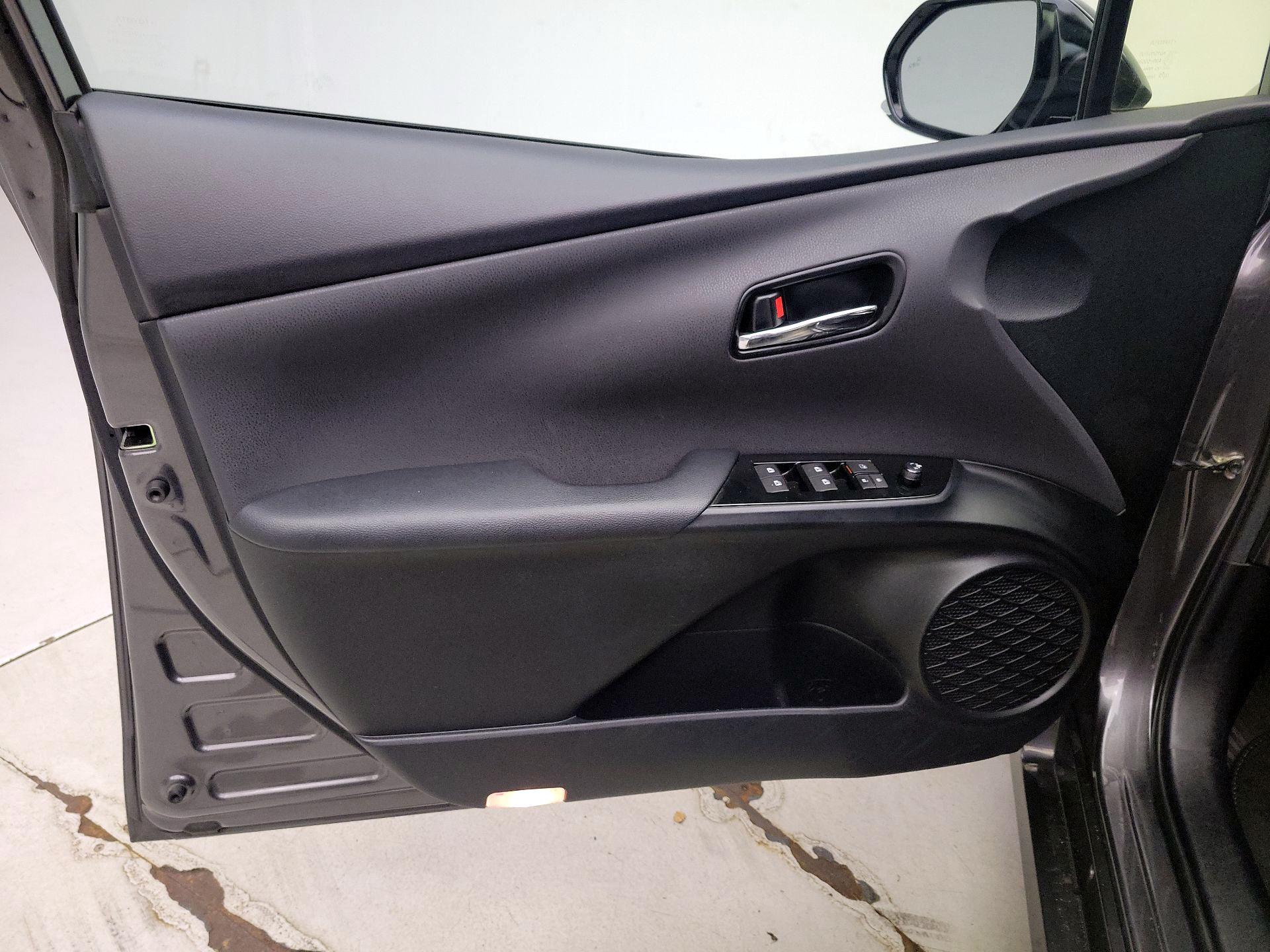 Thumbnail: 2016 Toyota Prius - 12