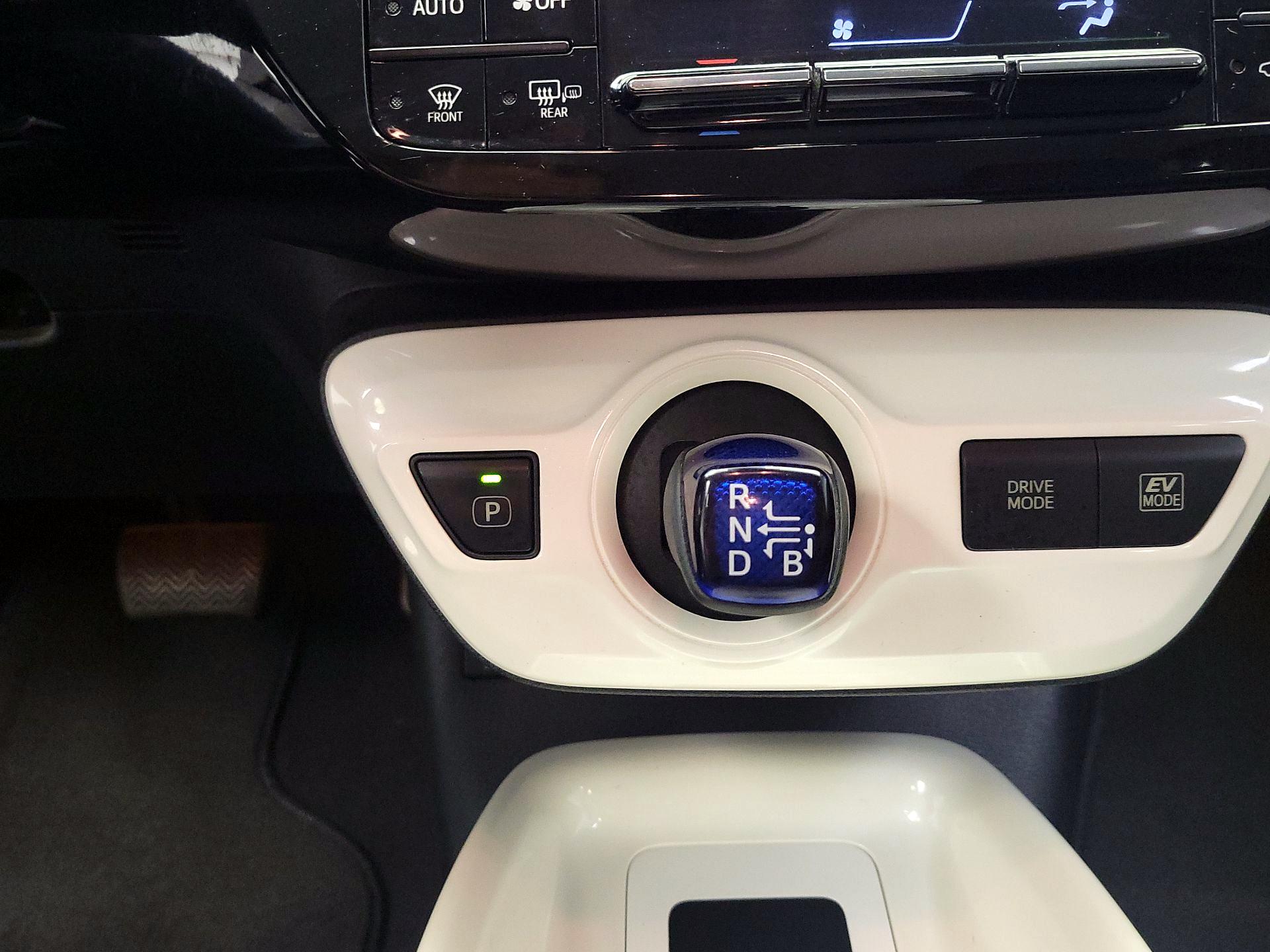 Thumbnail: 2016 Toyota Prius - 18