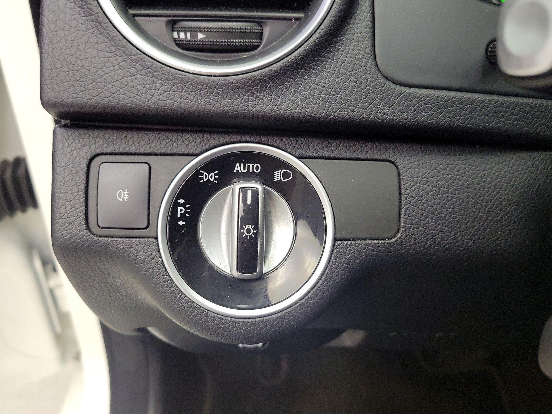 Thumbnail: 2014 Mercedes-Benz C-Class - 13