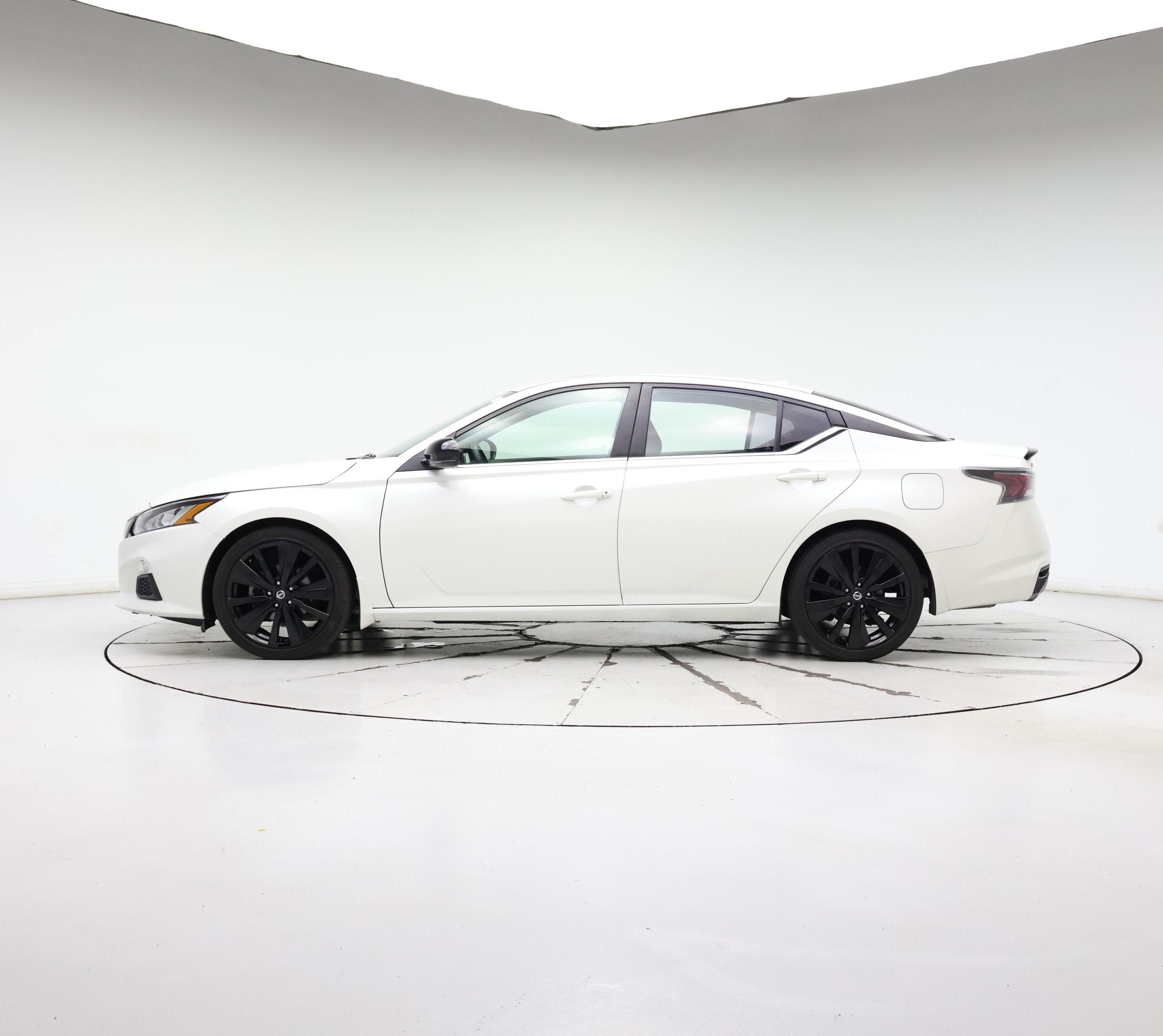 Thumbnail: 2020 Nissan Altima - 3