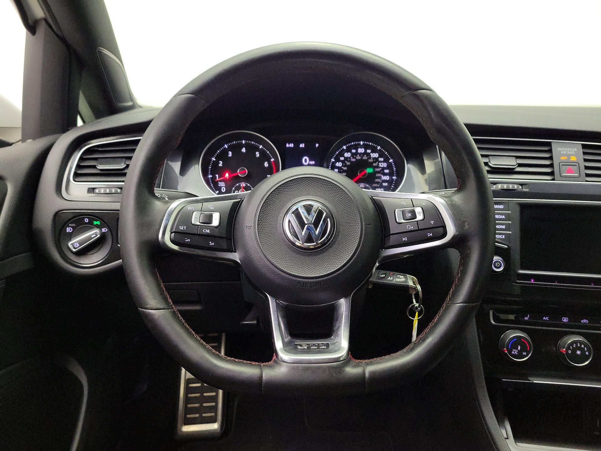 Thumbnail: 2017 Volkswagen Golf - 10