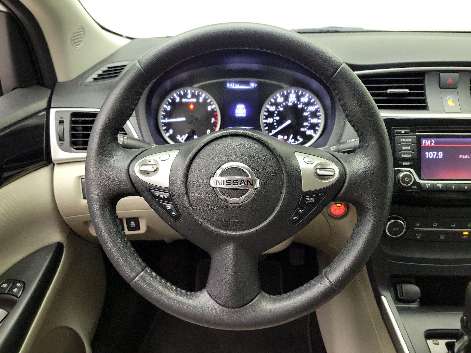 Thumbnail: 2016 Nissan Sentra - 10