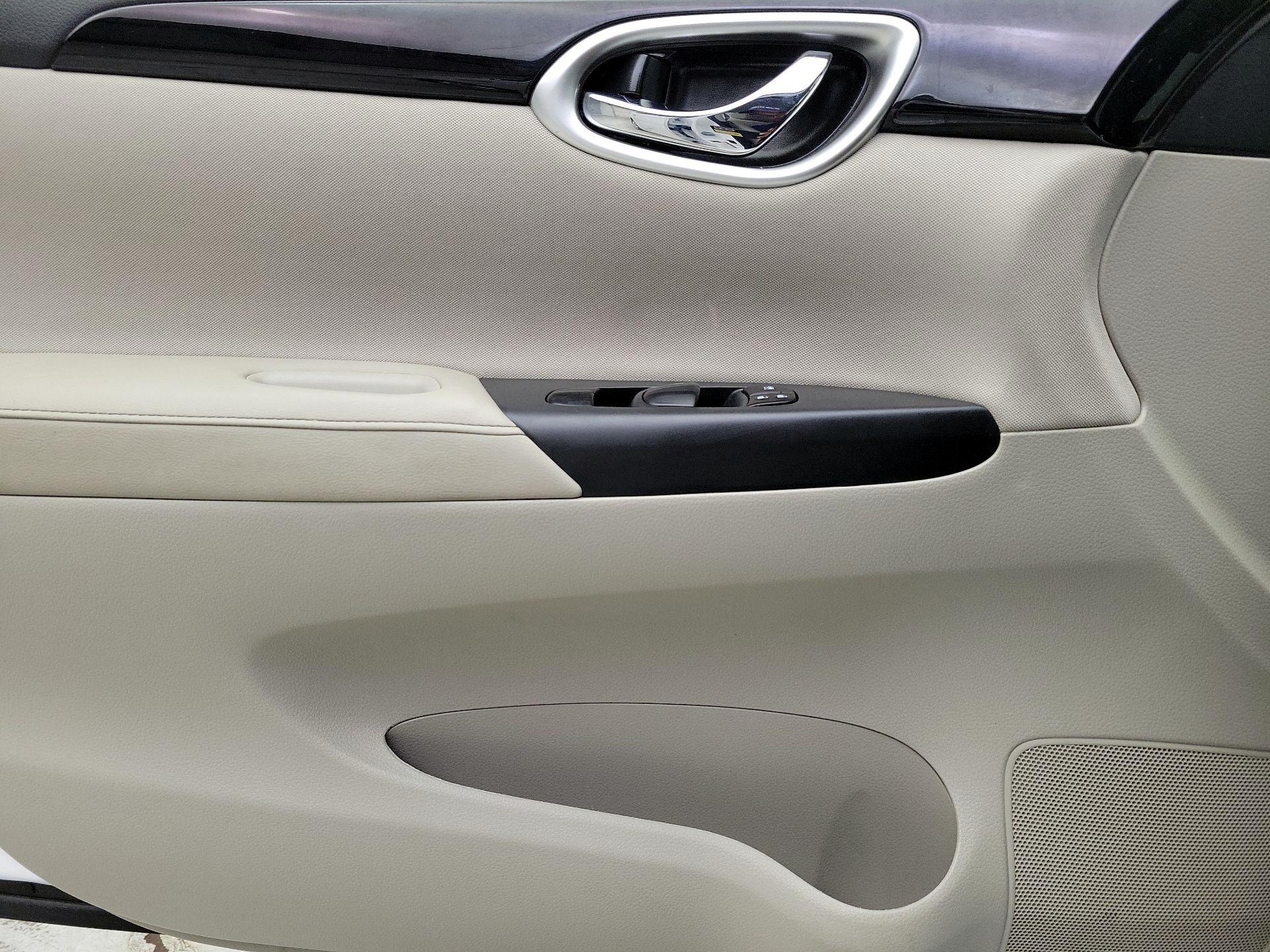 Thumbnail: 2016 Nissan Sentra - 12