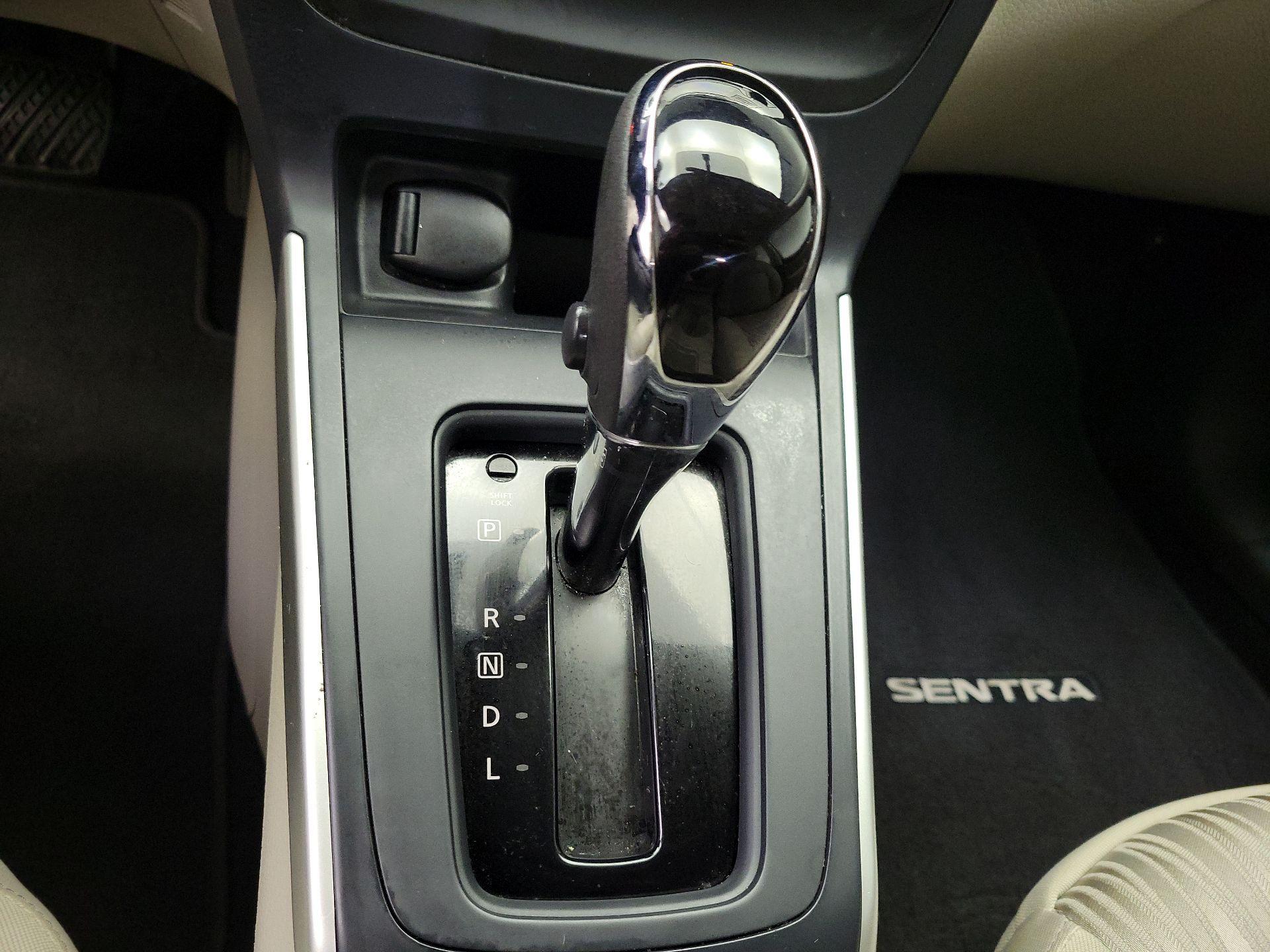 Thumbnail: 2016 Nissan Sentra - 17