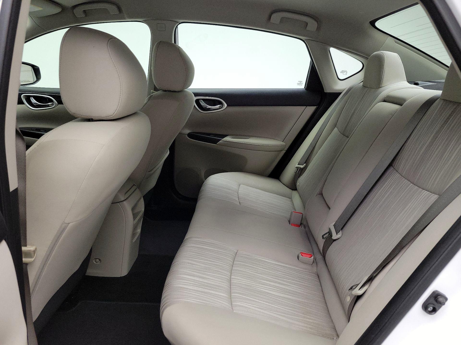 Thumbnail: 2016 Nissan Sentra - 18