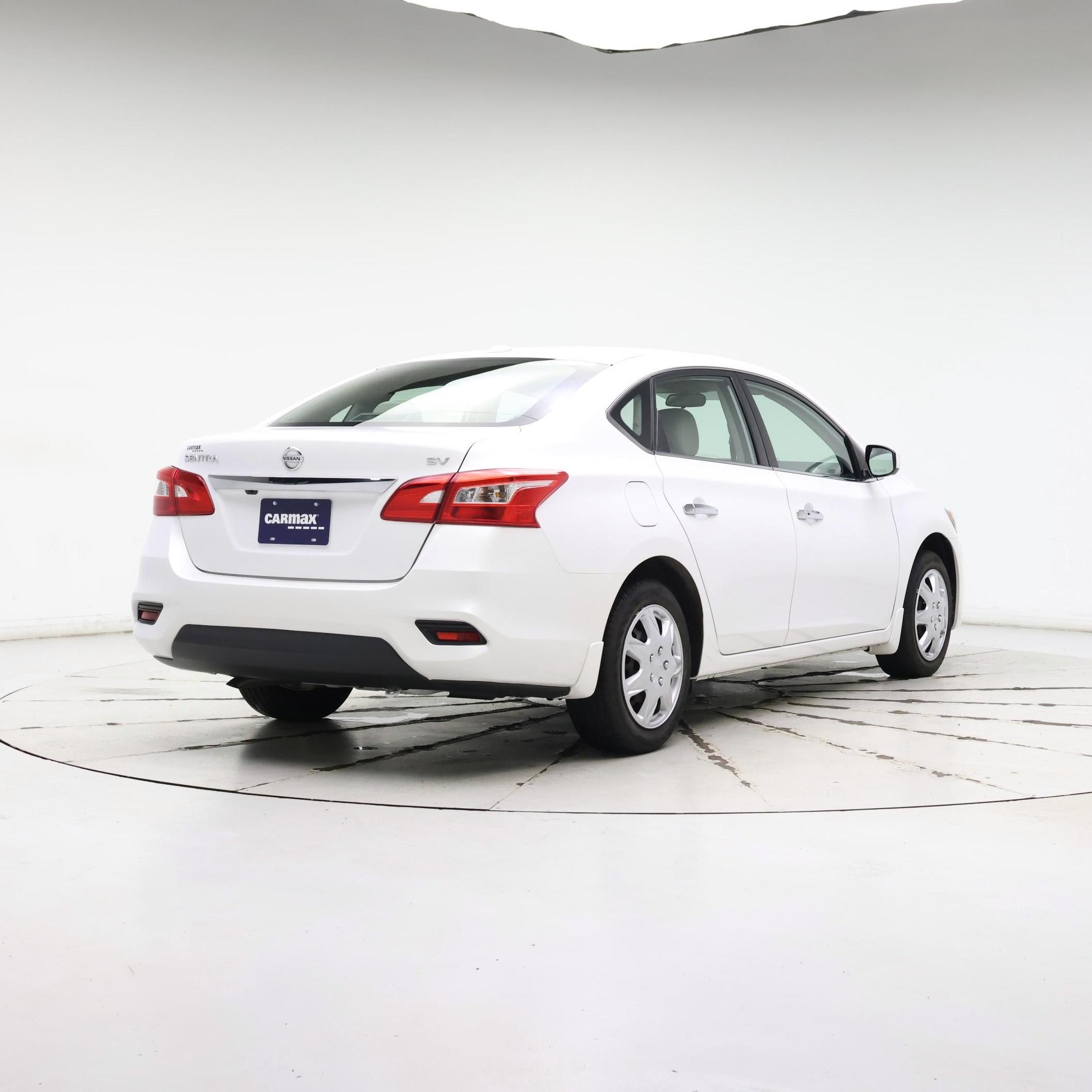 Thumbnail: 2016 Nissan Sentra - 8