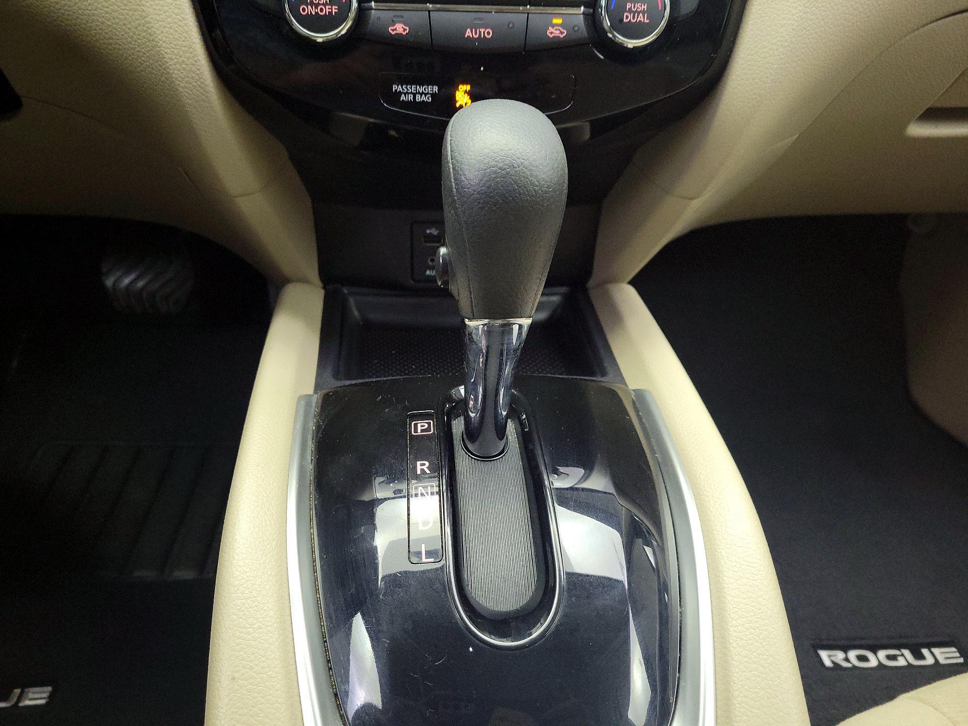 Thumbnail: 2016 Nissan Rogue - 17