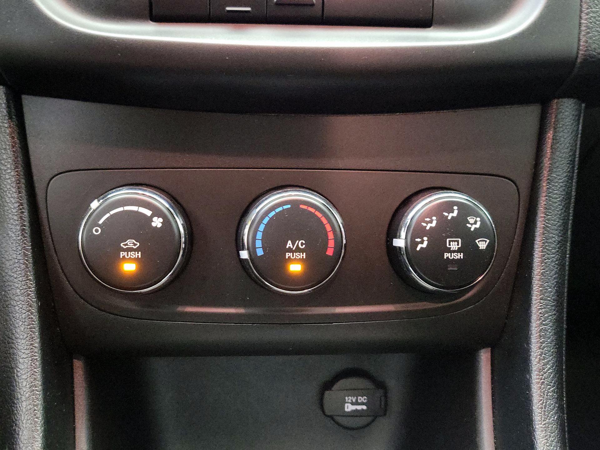 Thumbnail: 2014 Dodge Avenger - 15