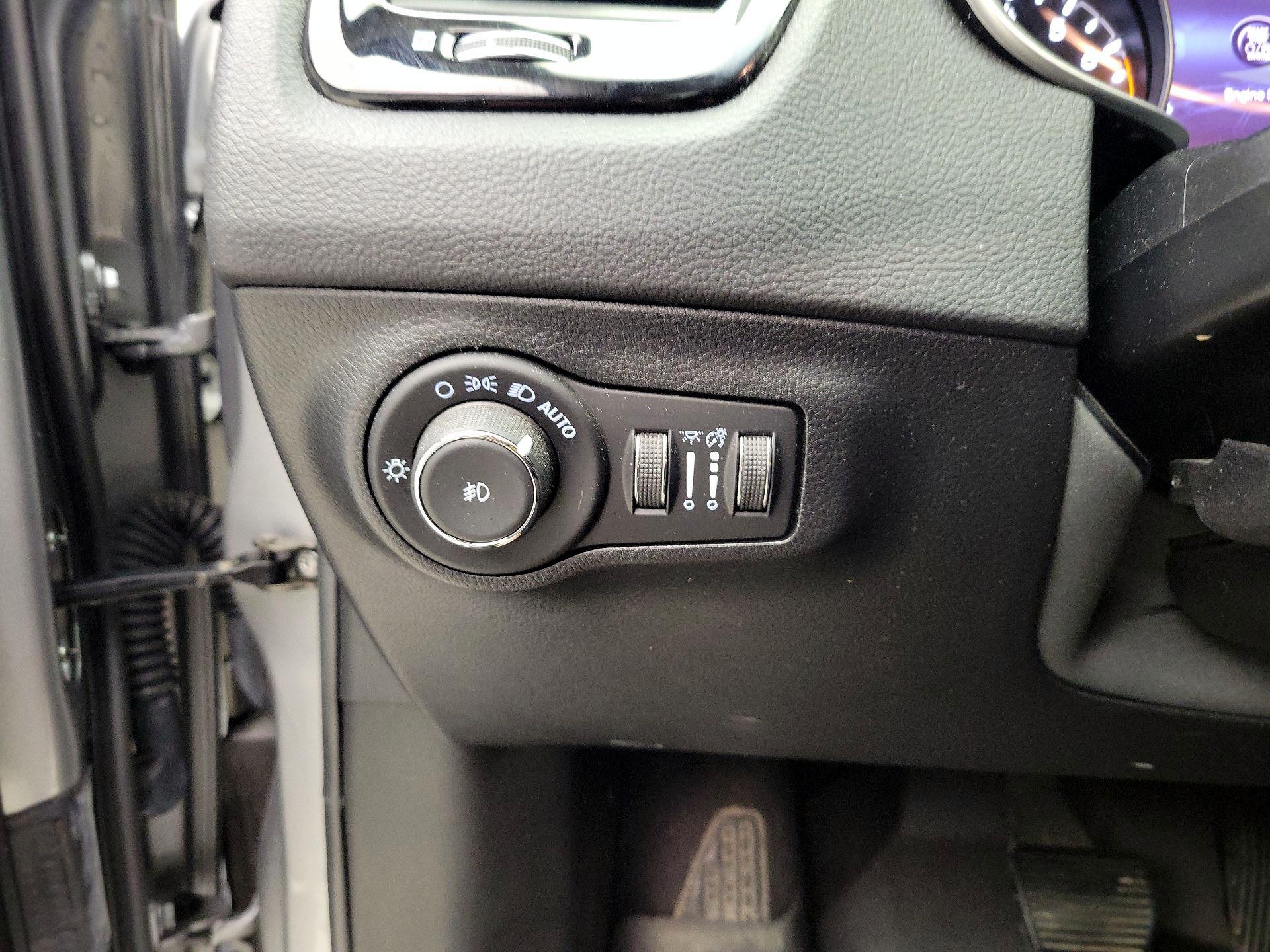 Thumbnail: 2021 Jeep Compass - 13