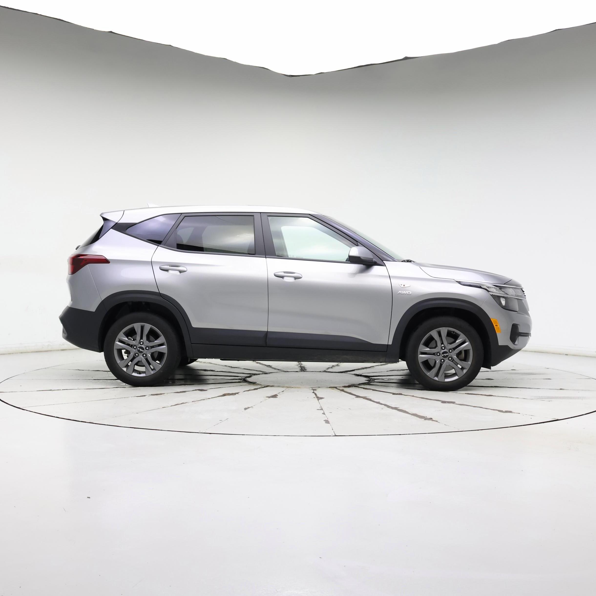 Thumbnail: 2023 Kia Seltos - 7