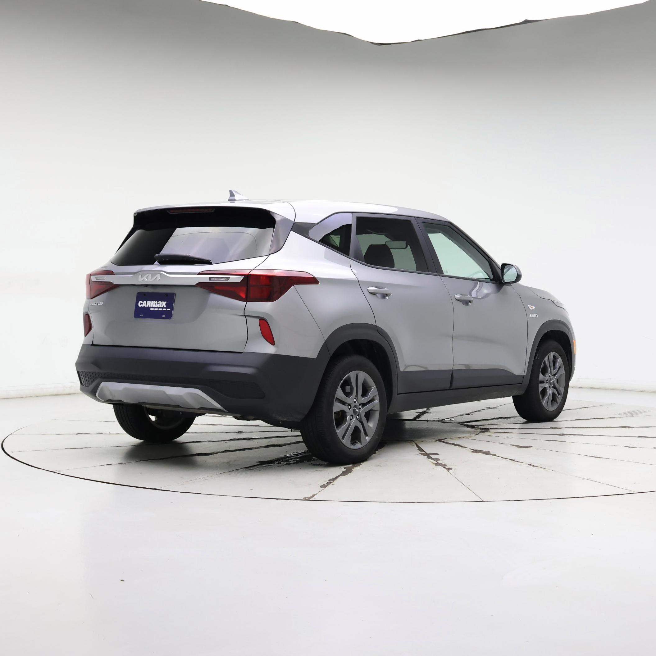 Thumbnail: 2023 Kia Seltos - 8
