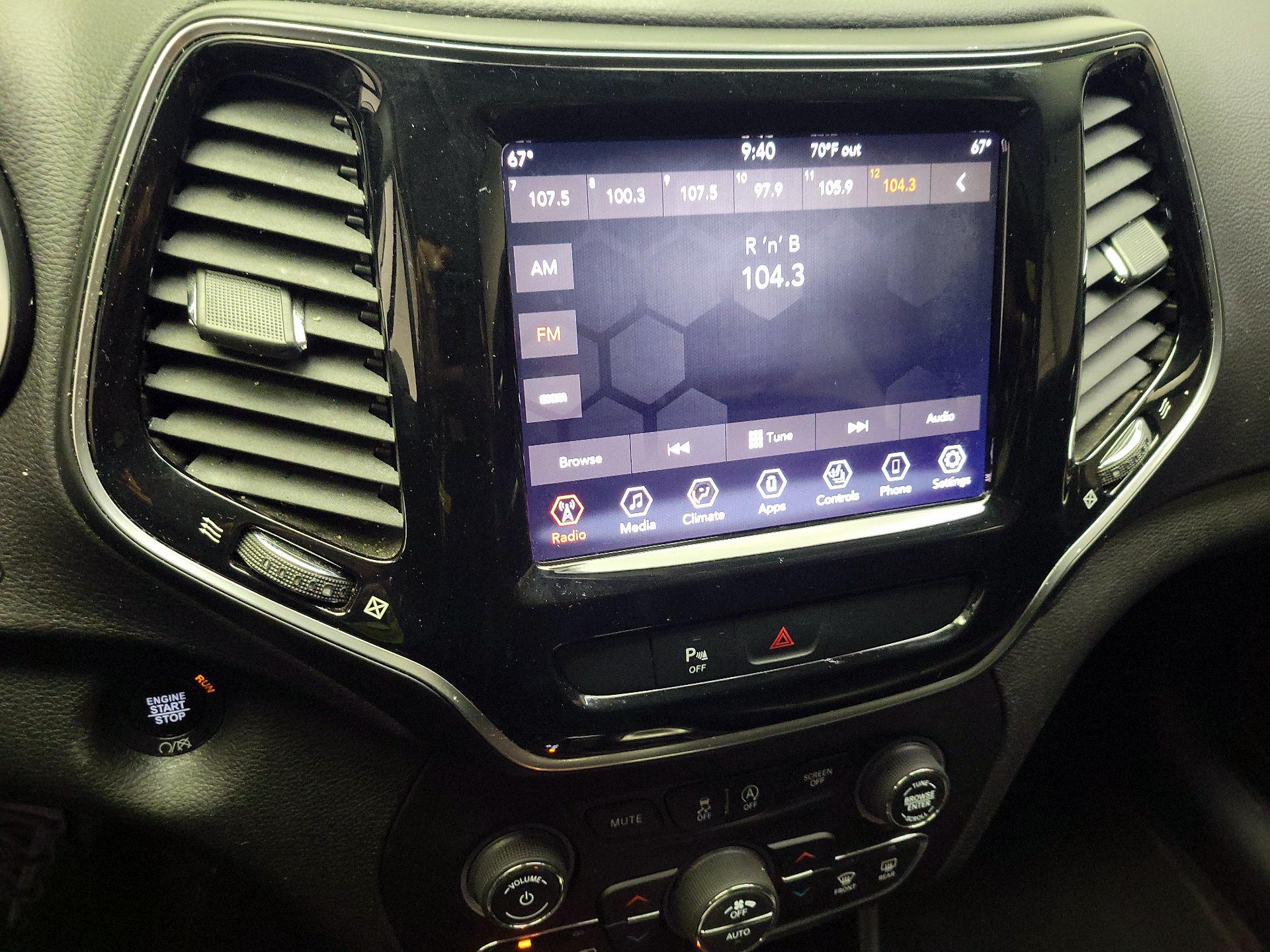 Thumbnail: 2019 Jeep Cherokee - 15