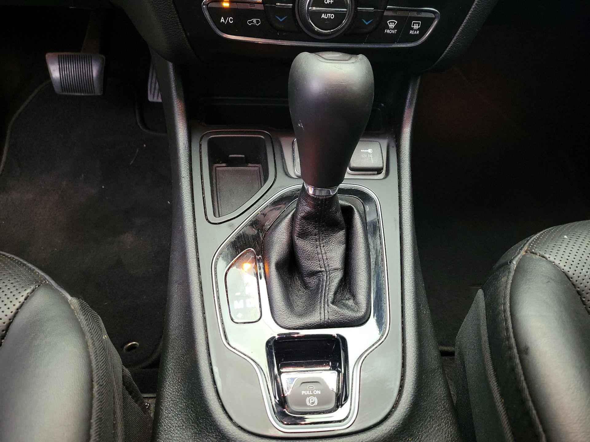 Thumbnail: 2019 Jeep Cherokee - 17