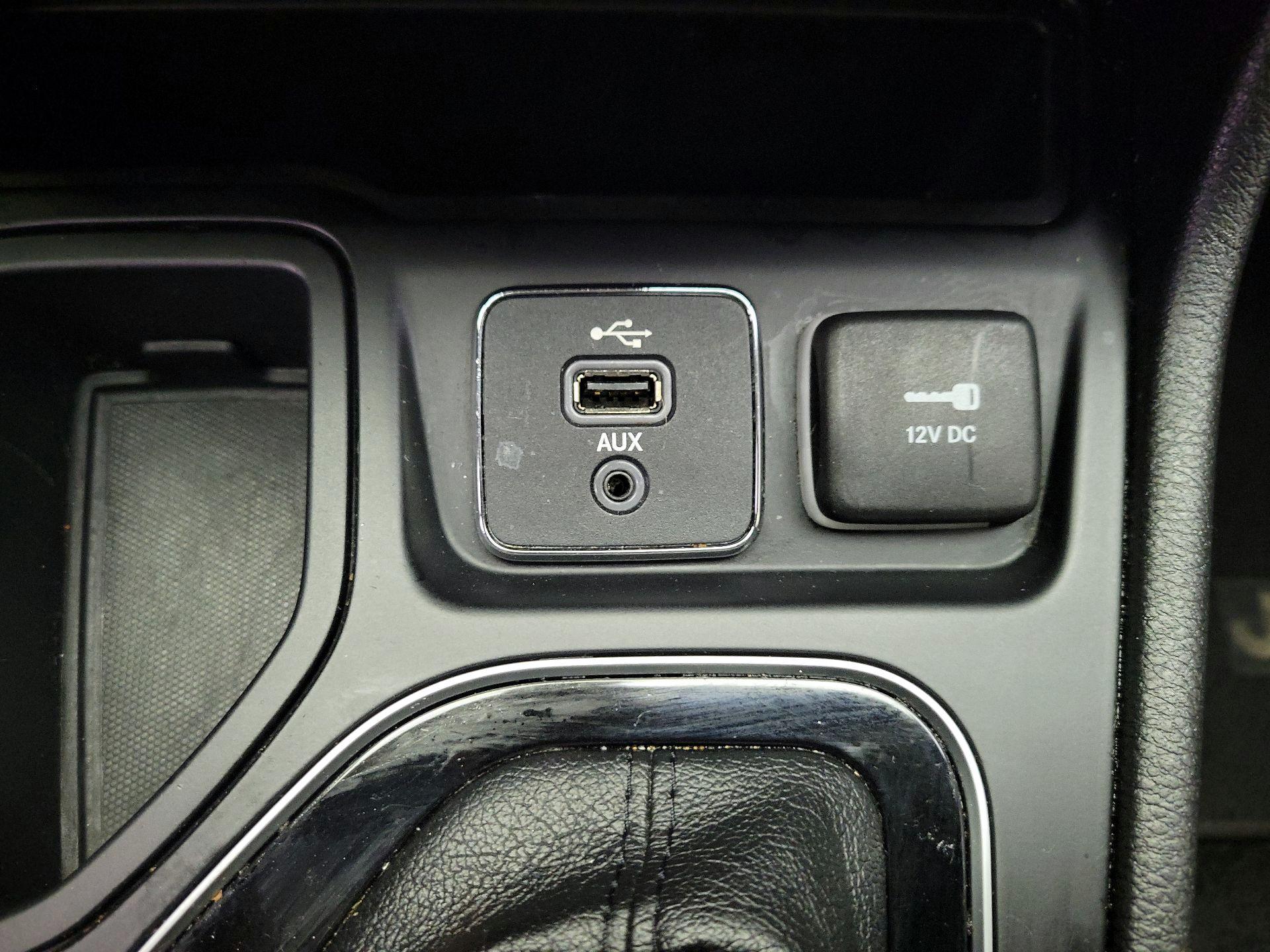 Thumbnail: 2019 Jeep Cherokee - 18