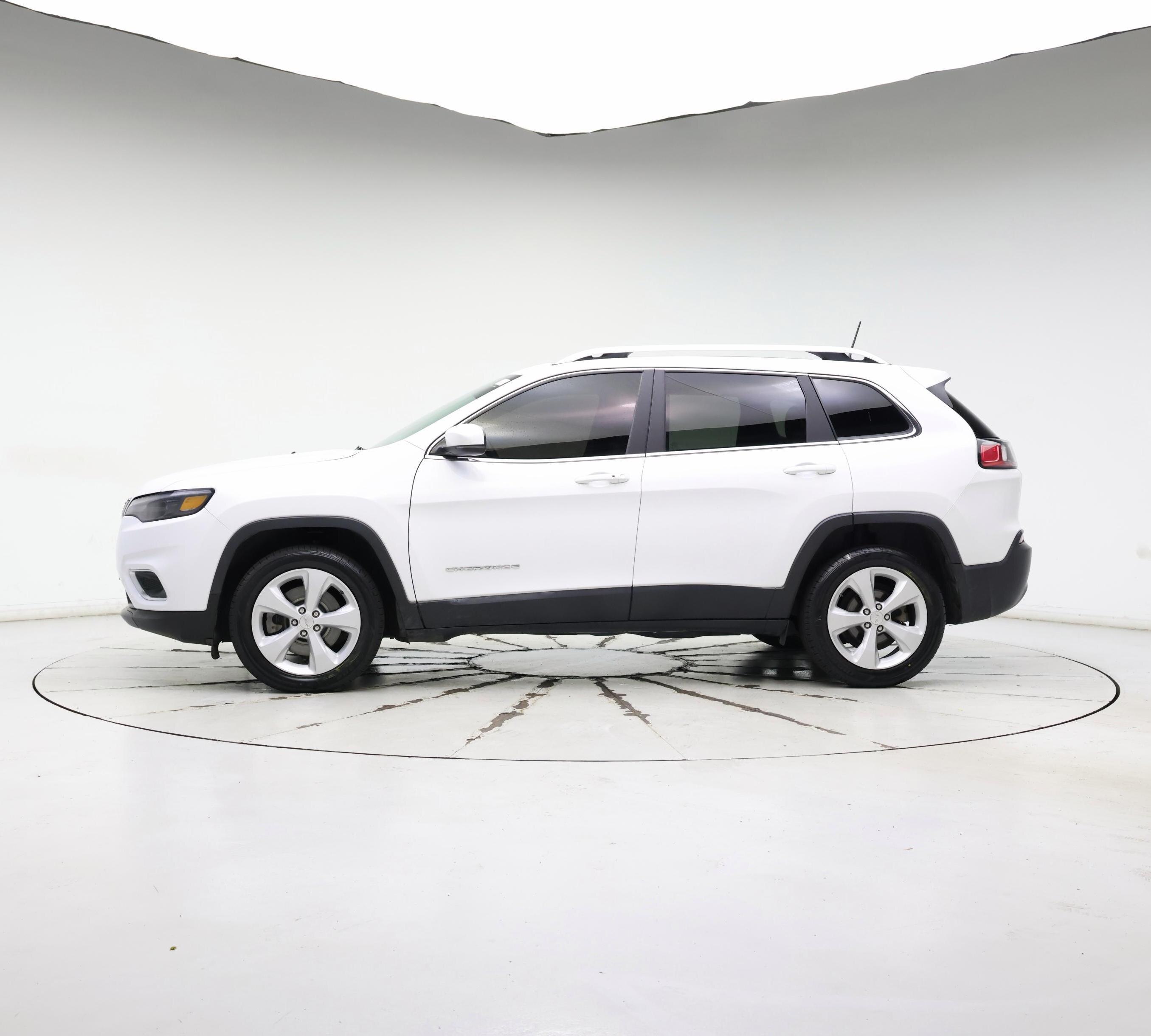 Thumbnail: 2019 Jeep Cherokee - 3