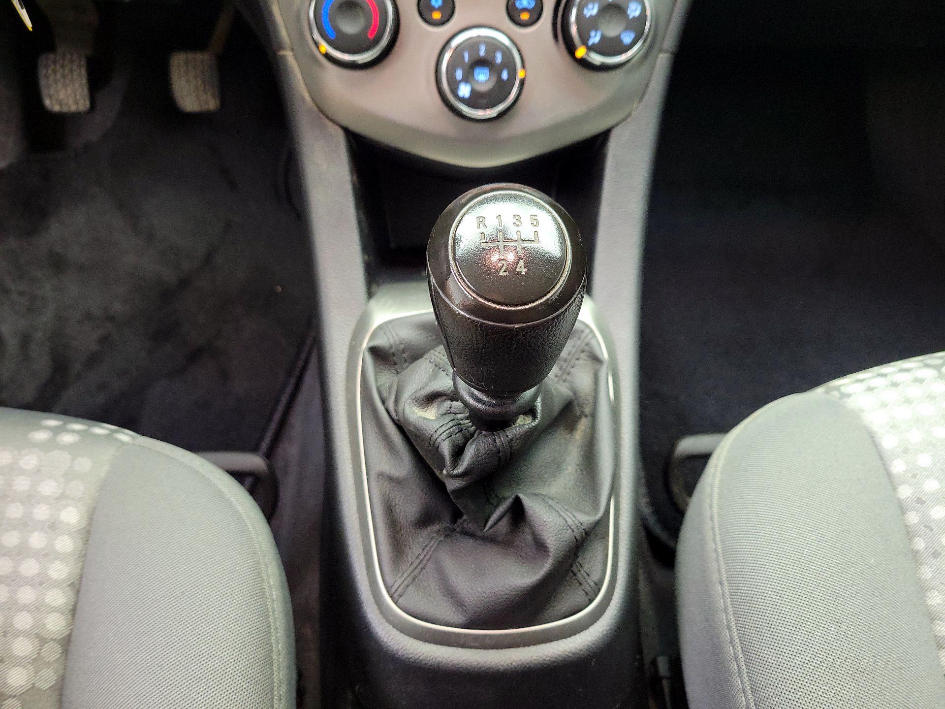 Thumbnail: 2016 Chevrolet Sonic - 16