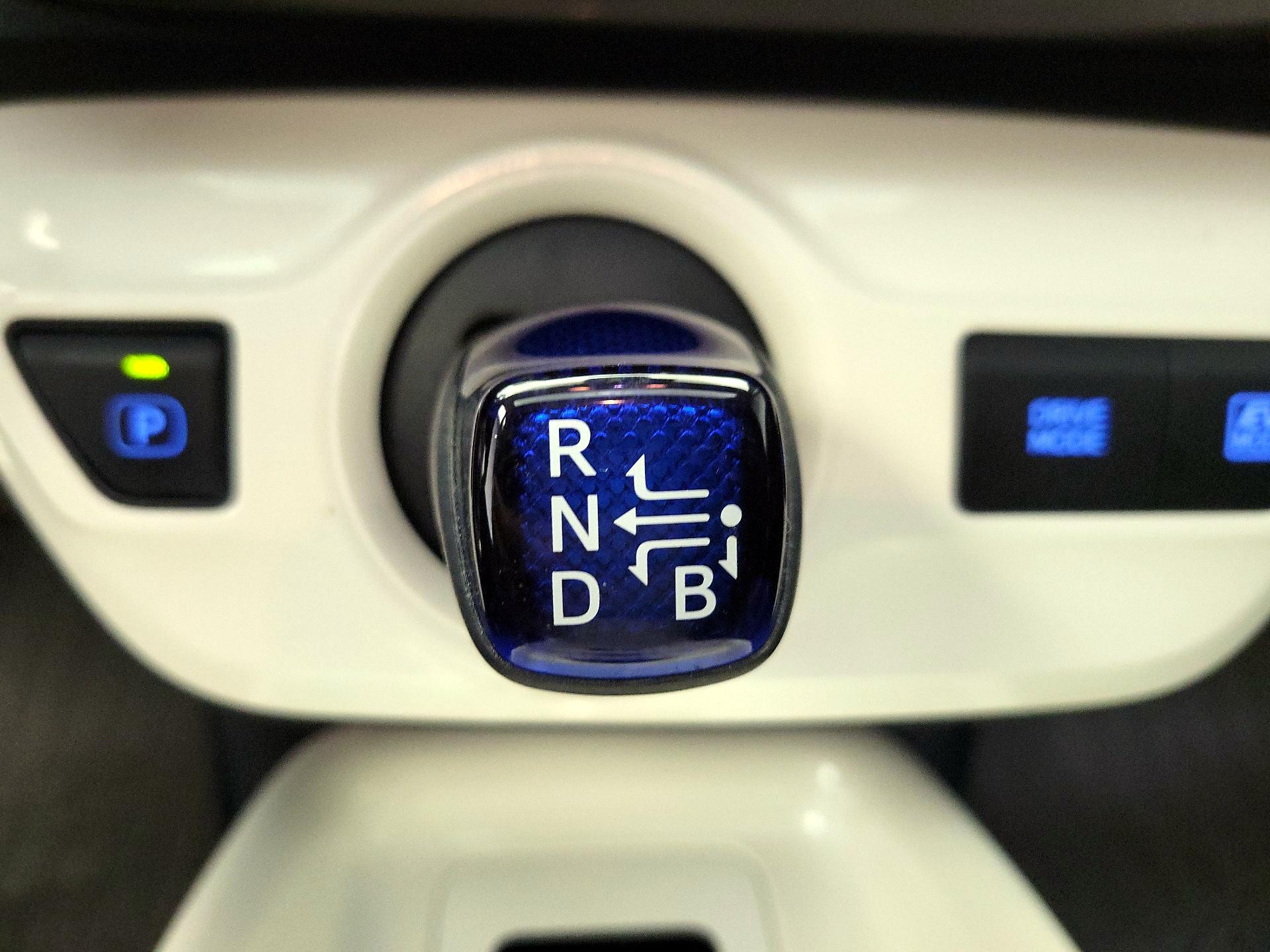 Thumbnail: 2016 Toyota Prius - 16