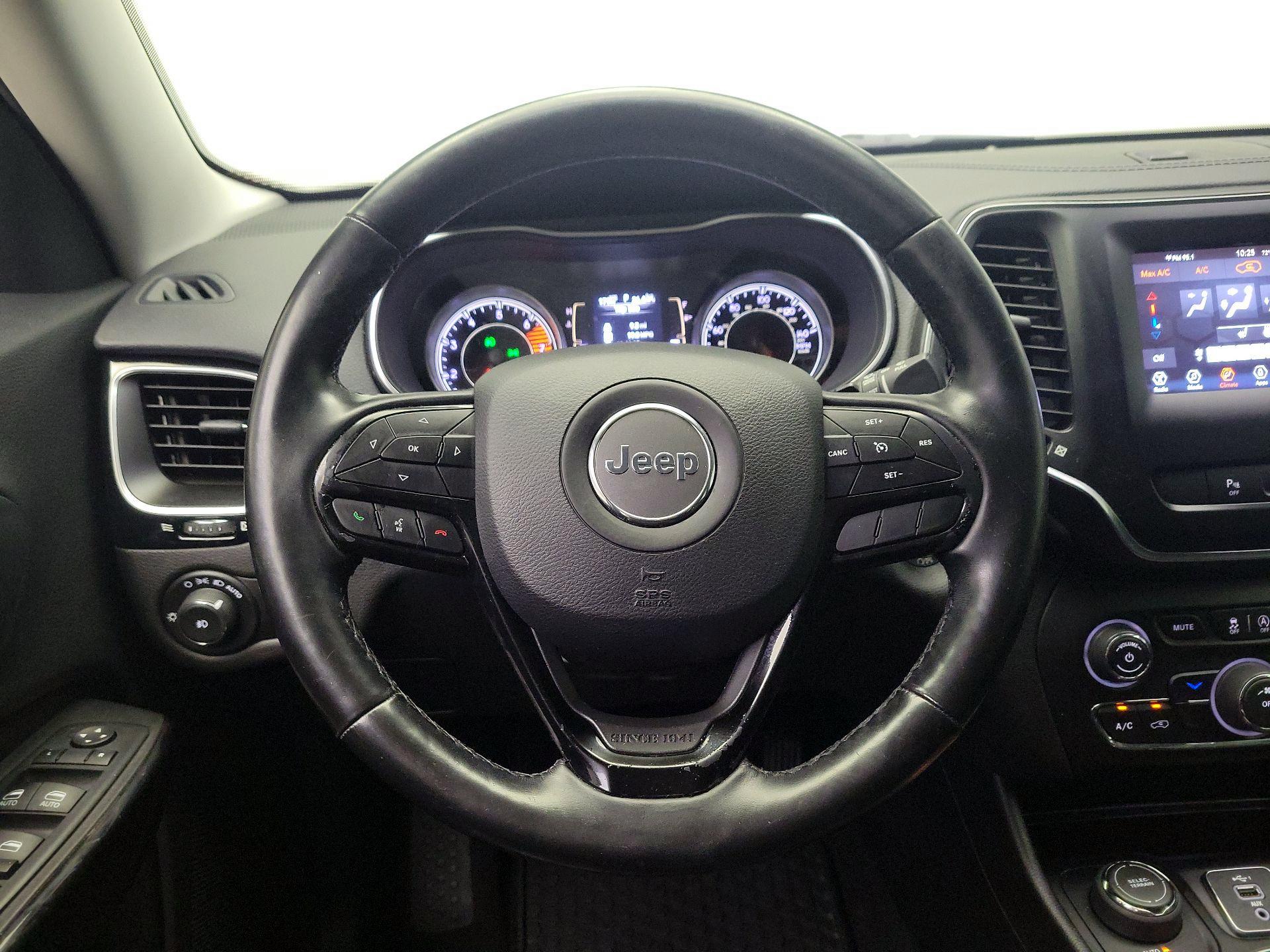 Thumbnail: 2020 Jeep Cherokee - 10