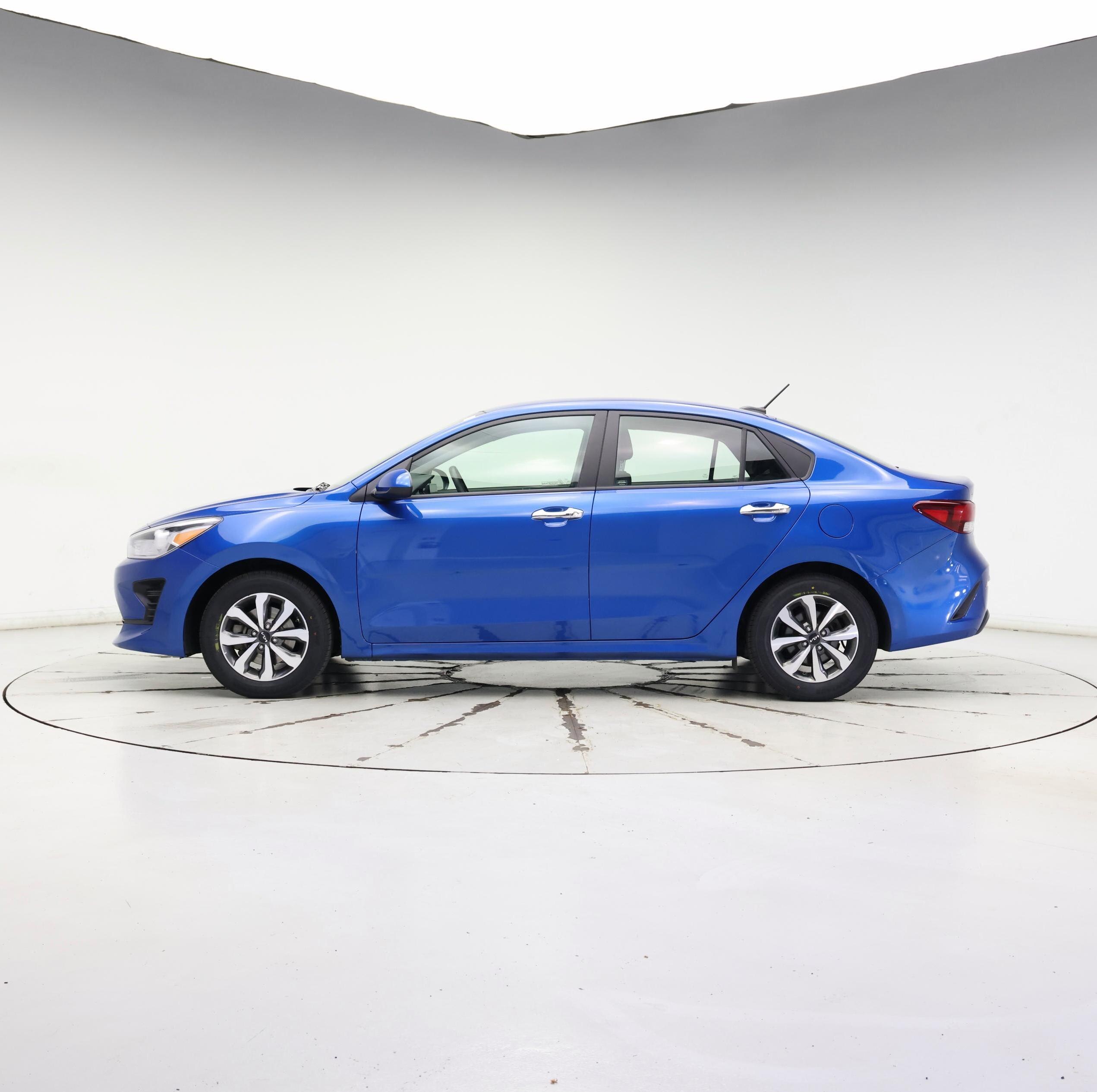 Thumbnail: 2022 Kia Rio - 3