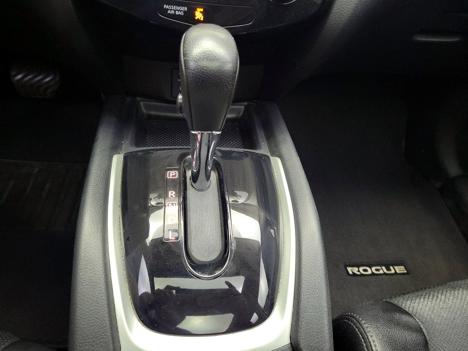 Thumbnail: 2016 Nissan Rogue - 18